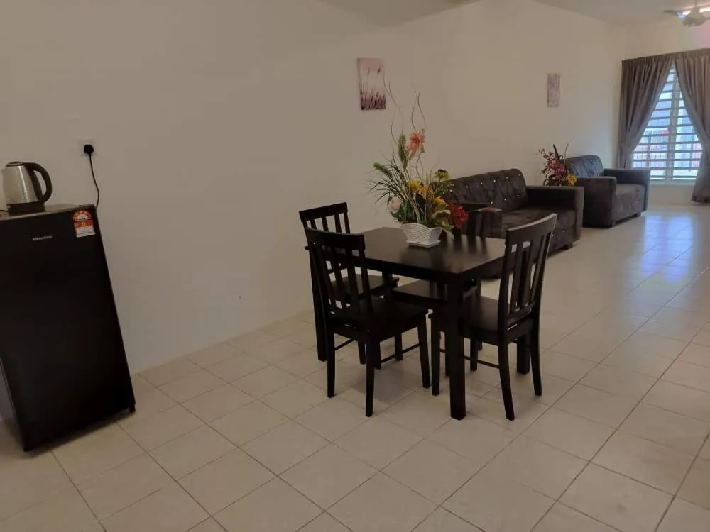 Dining area in CMN Hotel & Homestay