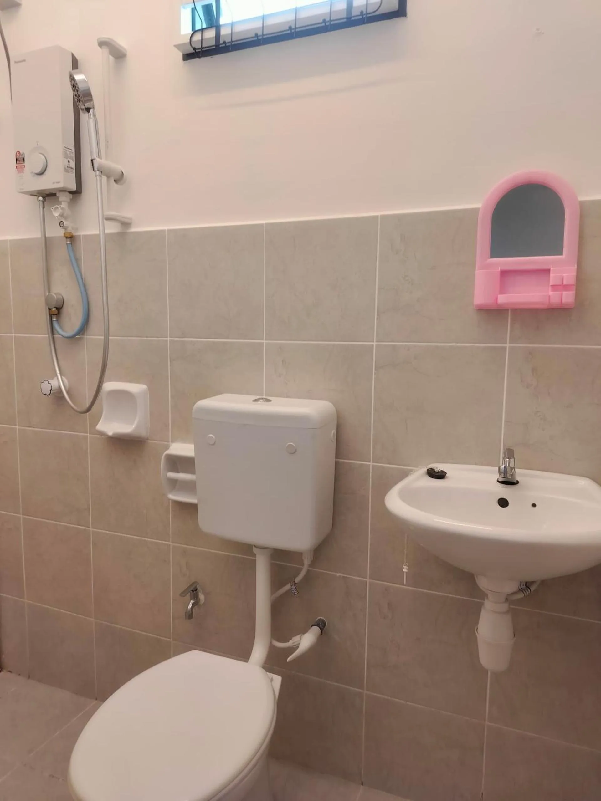 Bathroom in CMN Hotel & Homestay