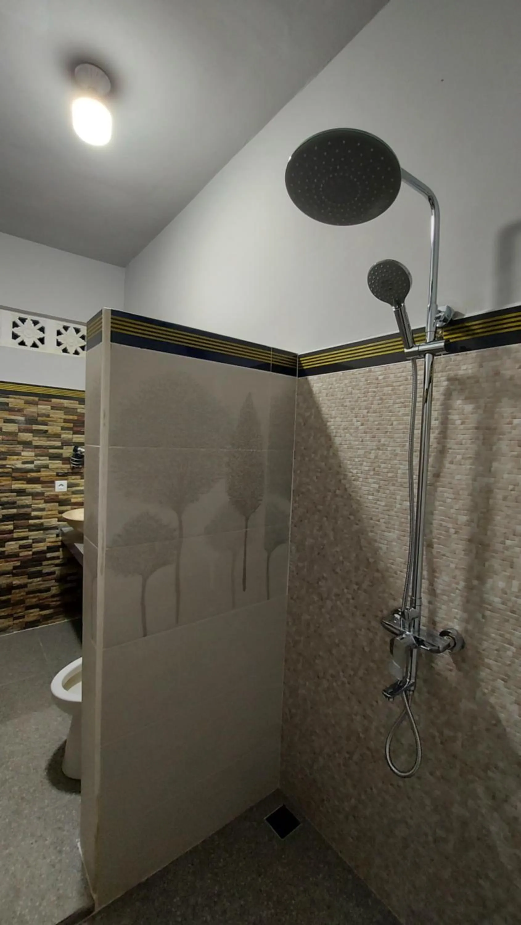 Shower in Hotel Shri Ganesh