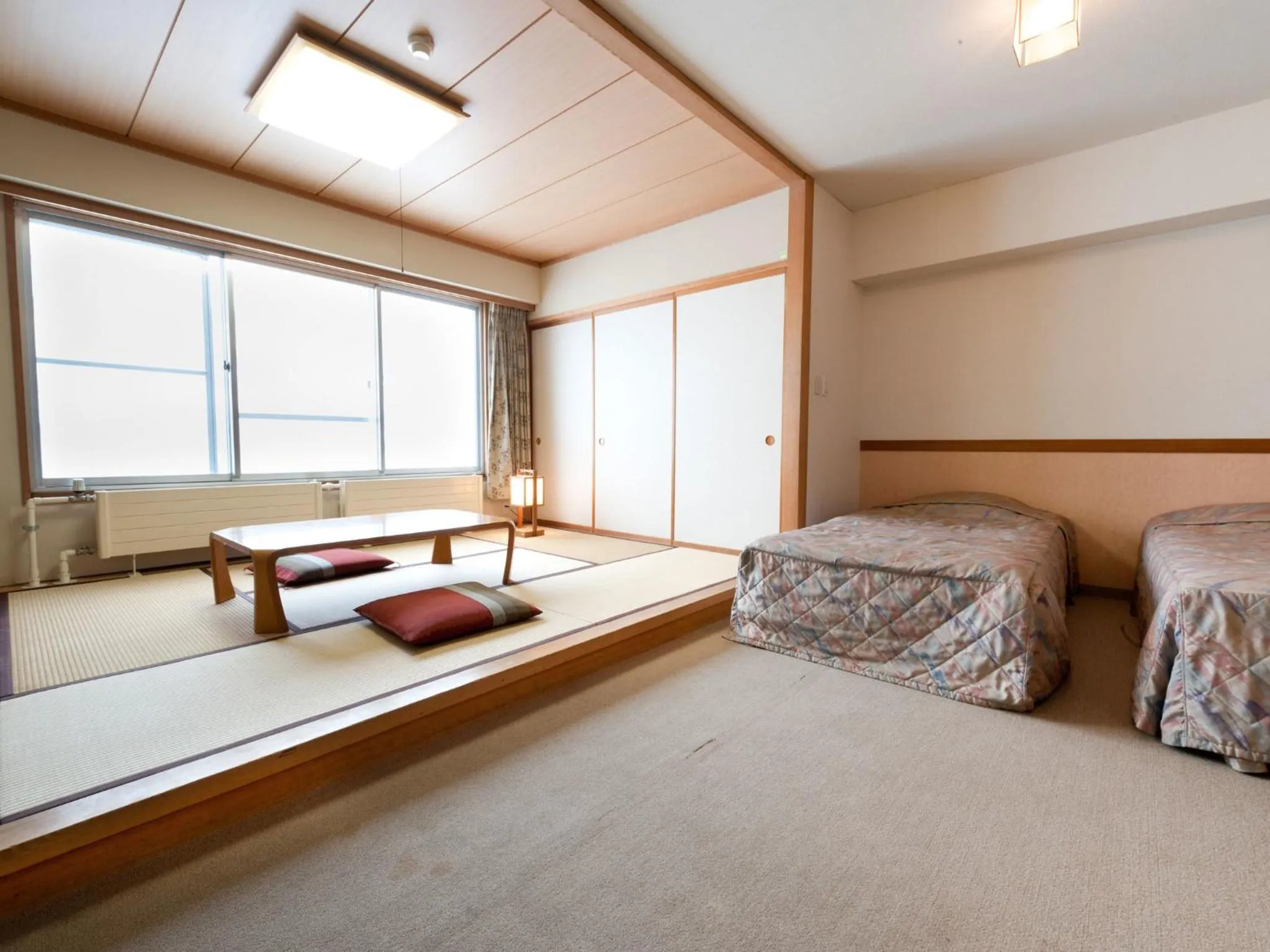 Photo of the whole room, Bed in Kumanoyu Hotel