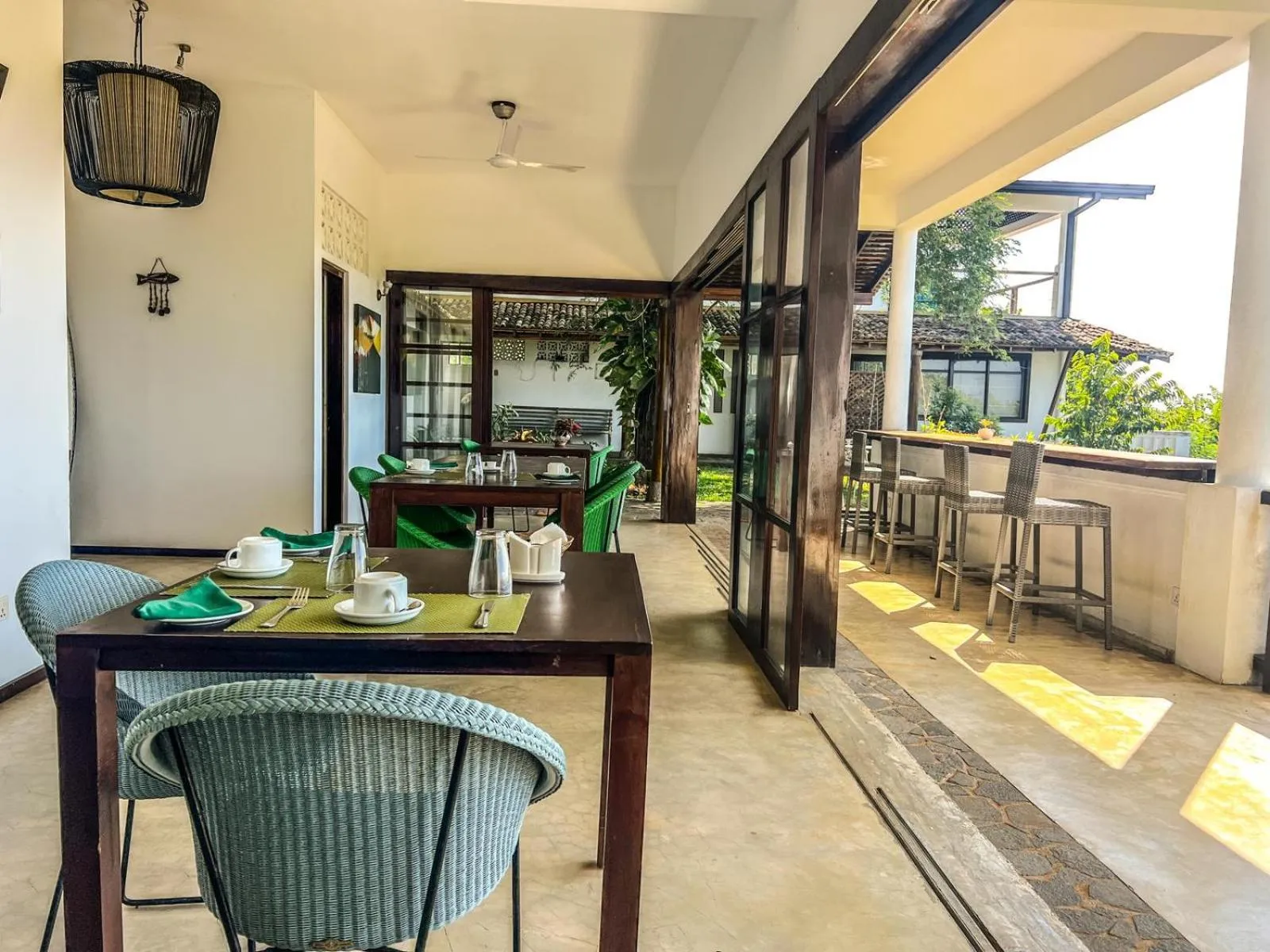 Restaurant/places to eat in Little Tamarind