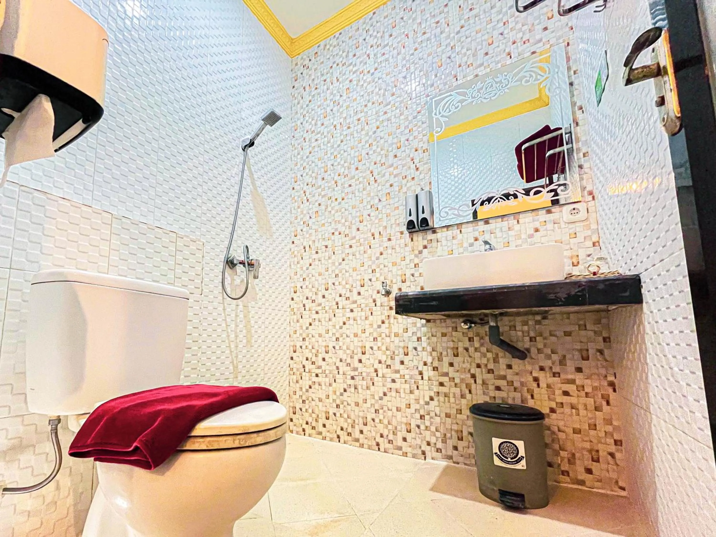 Bathroom in Zamzam Hotel and Convention Batu Powered By Archipelago