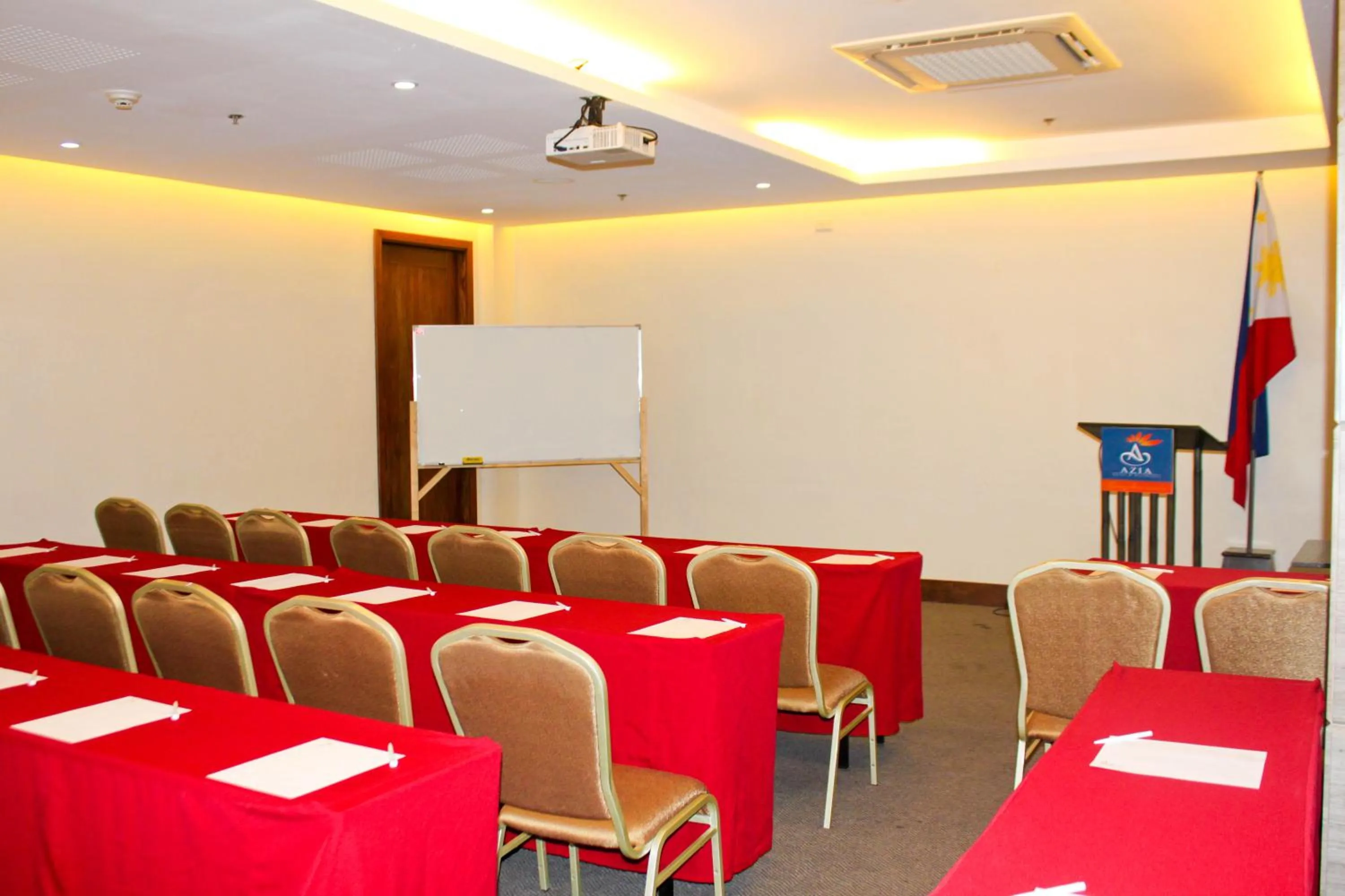 Restaurant/places to eat in Azia Suites and Residences