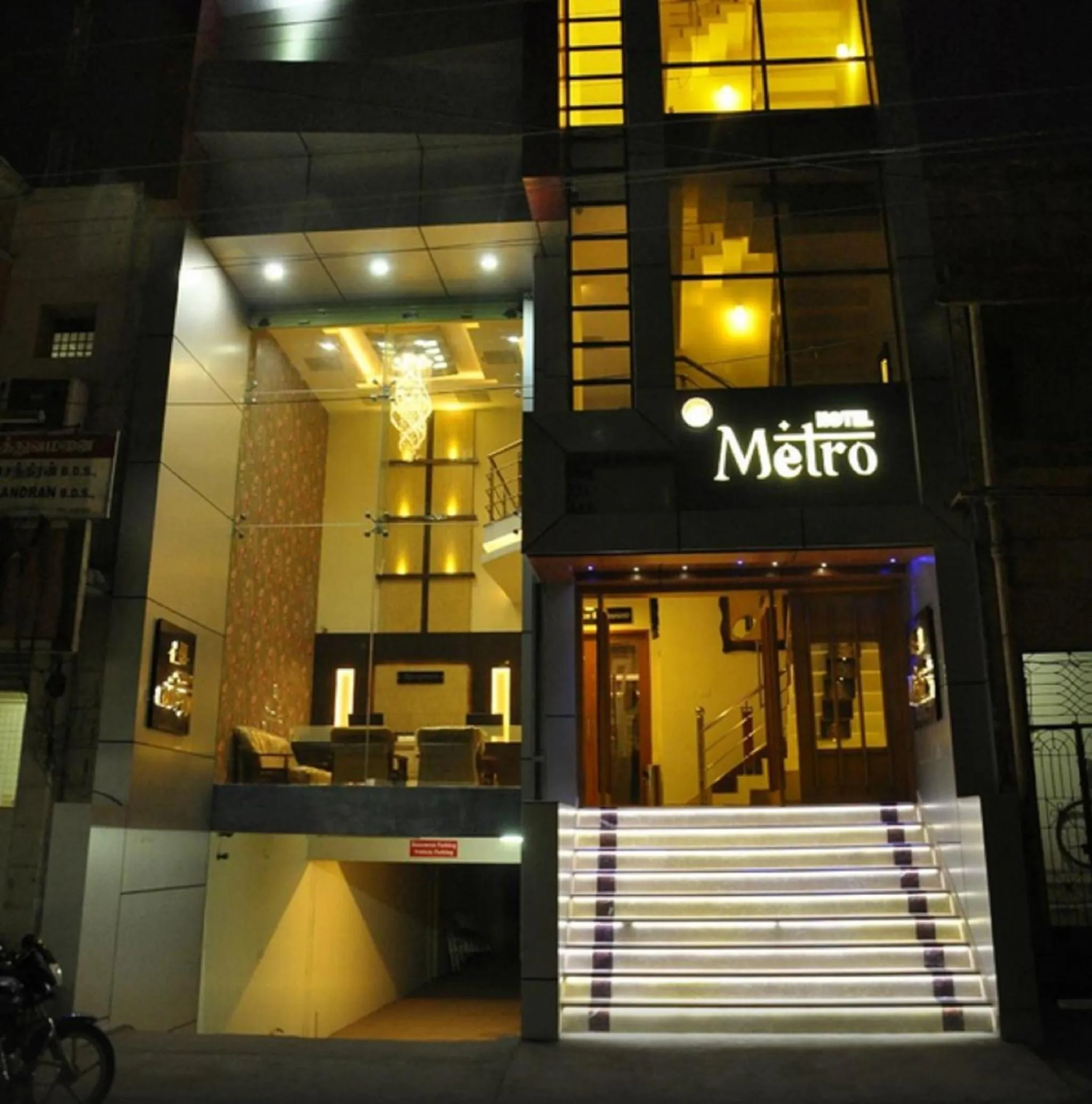 Facade/entrance in Hotel Metro