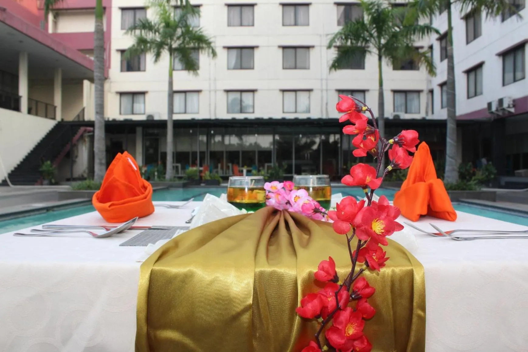 Restaurant/places to eat in Asialink Premier hotel