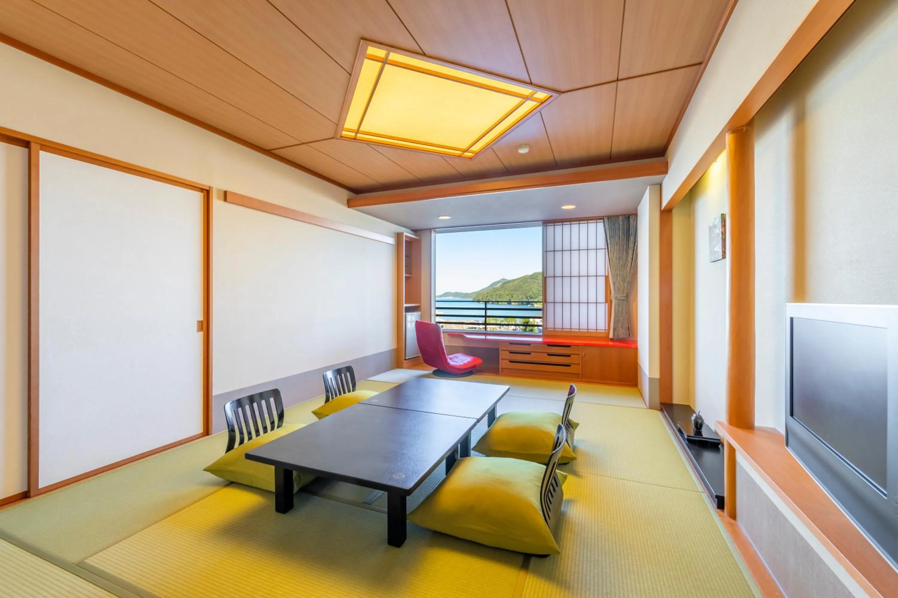 Photo of the whole room in Todaya