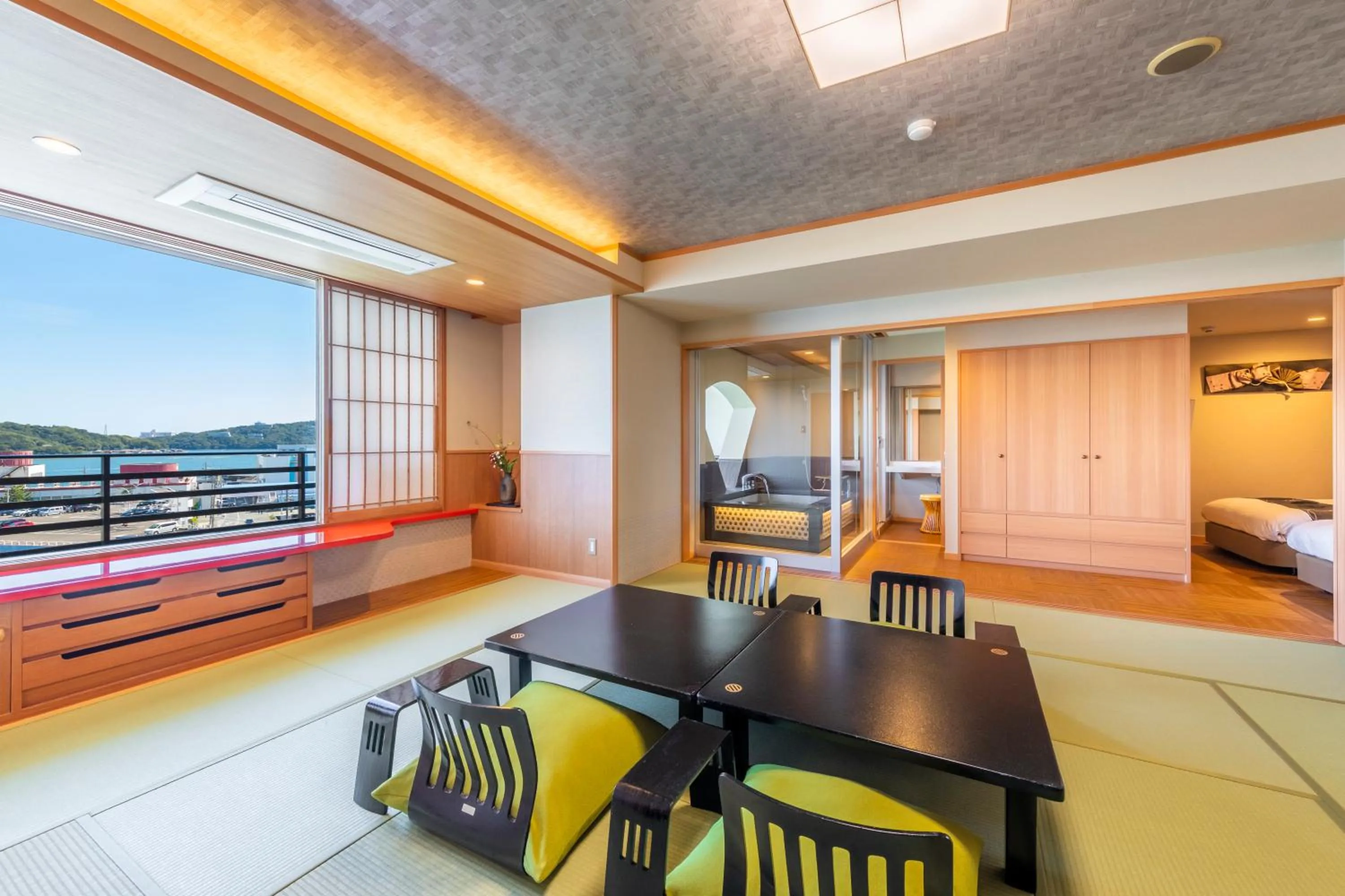 Photo of the whole room in Todaya