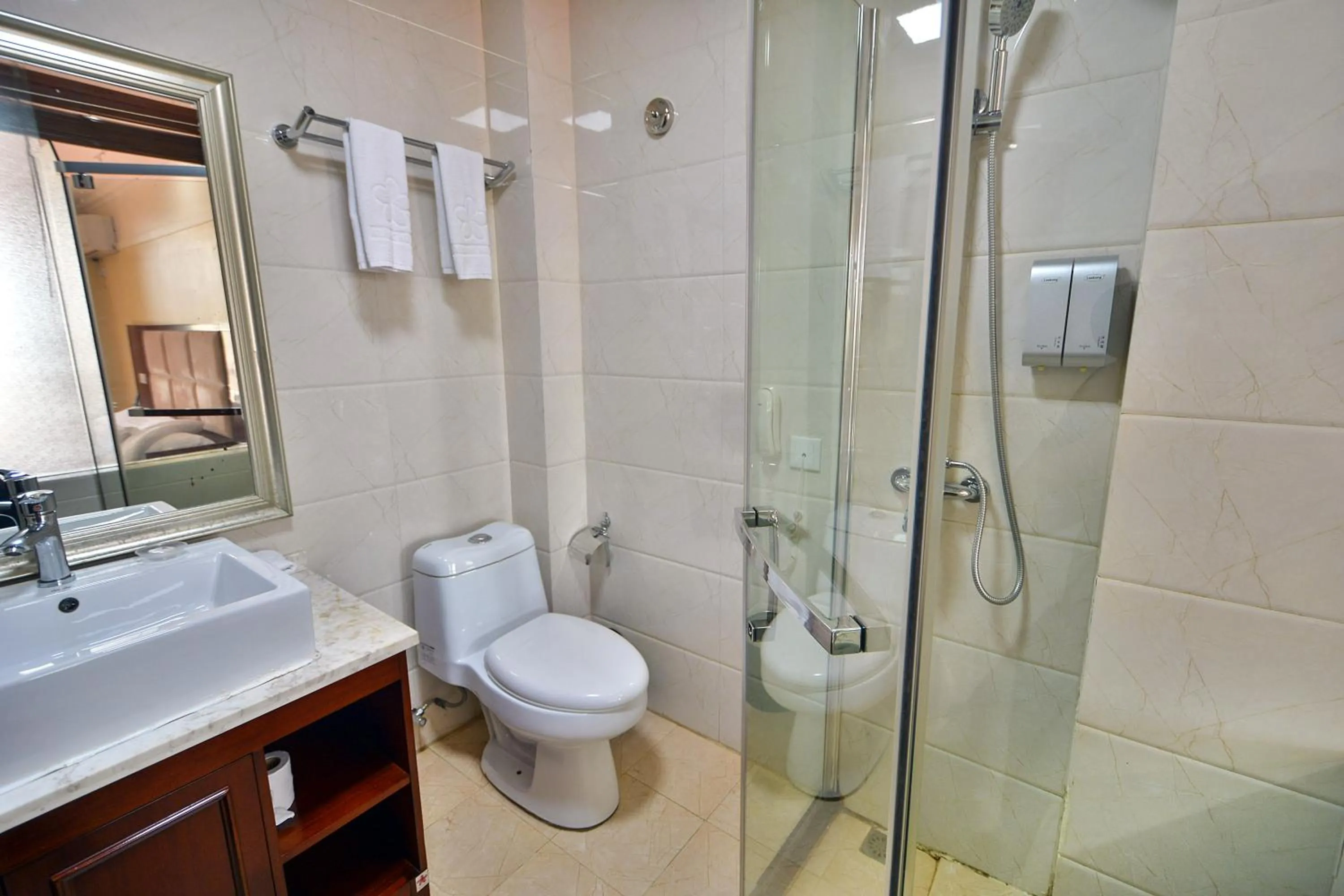 Bathroom in Arirang Hotel