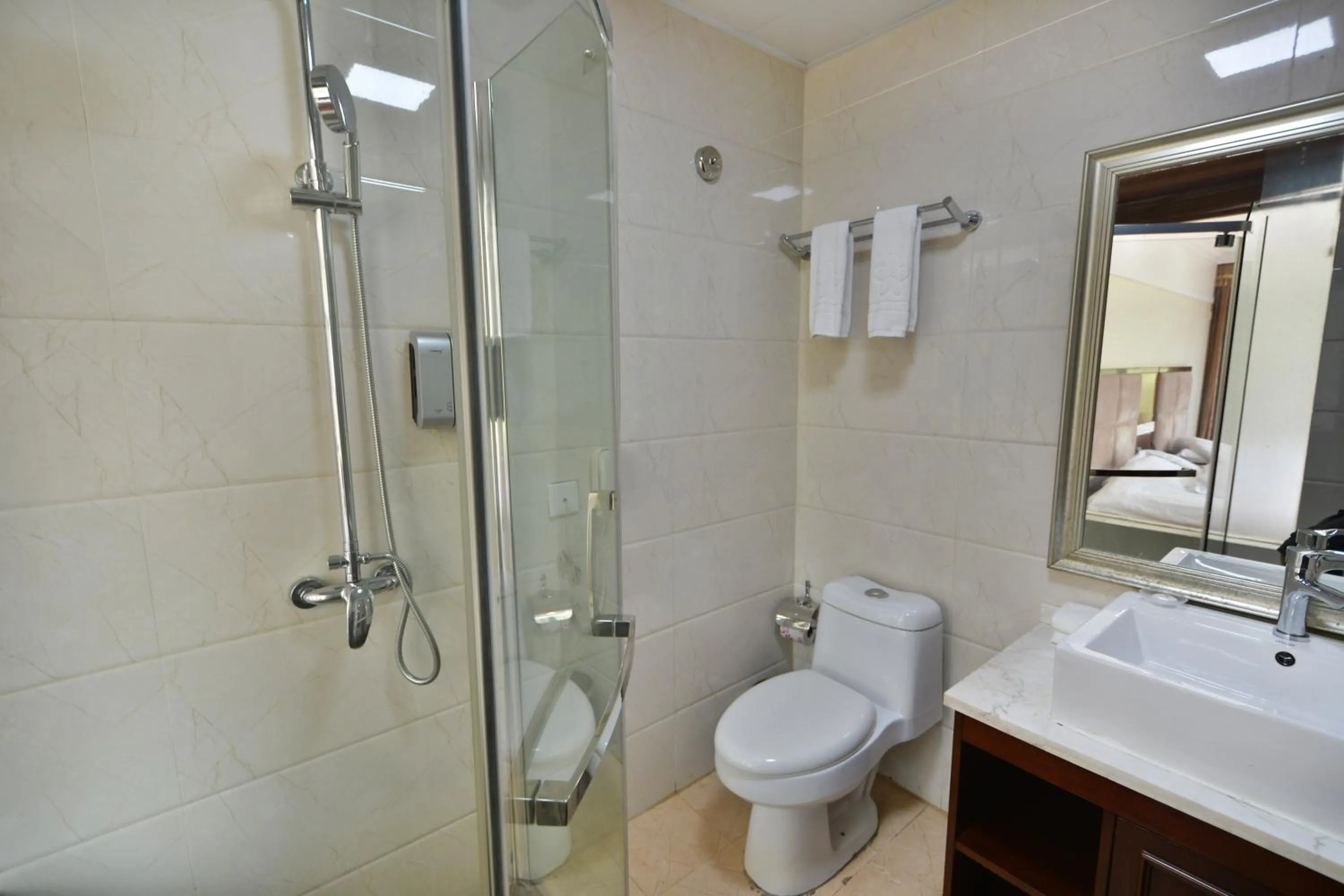 Bathroom in Arirang Hotel