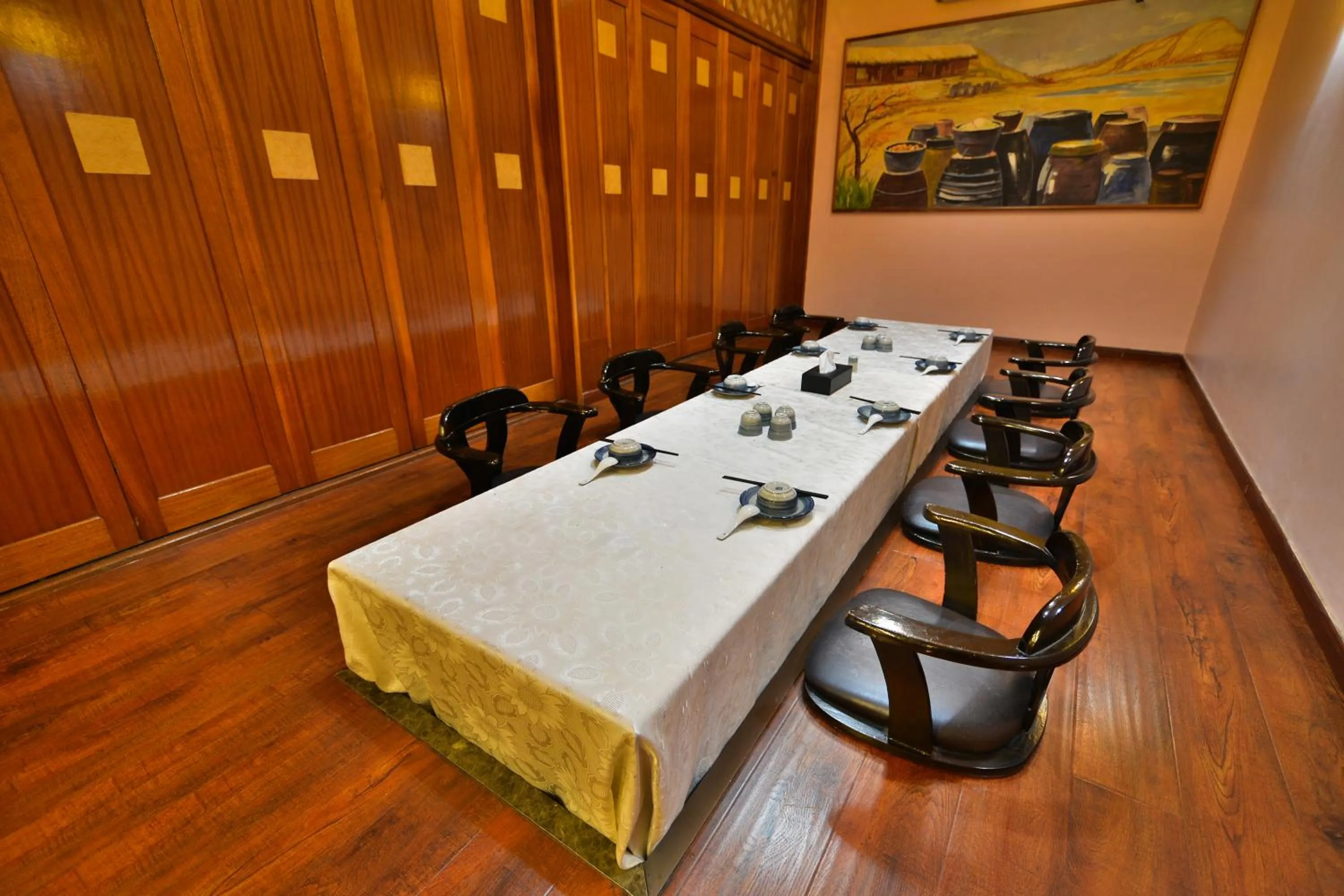 Restaurant/places to eat in Arirang Hotel