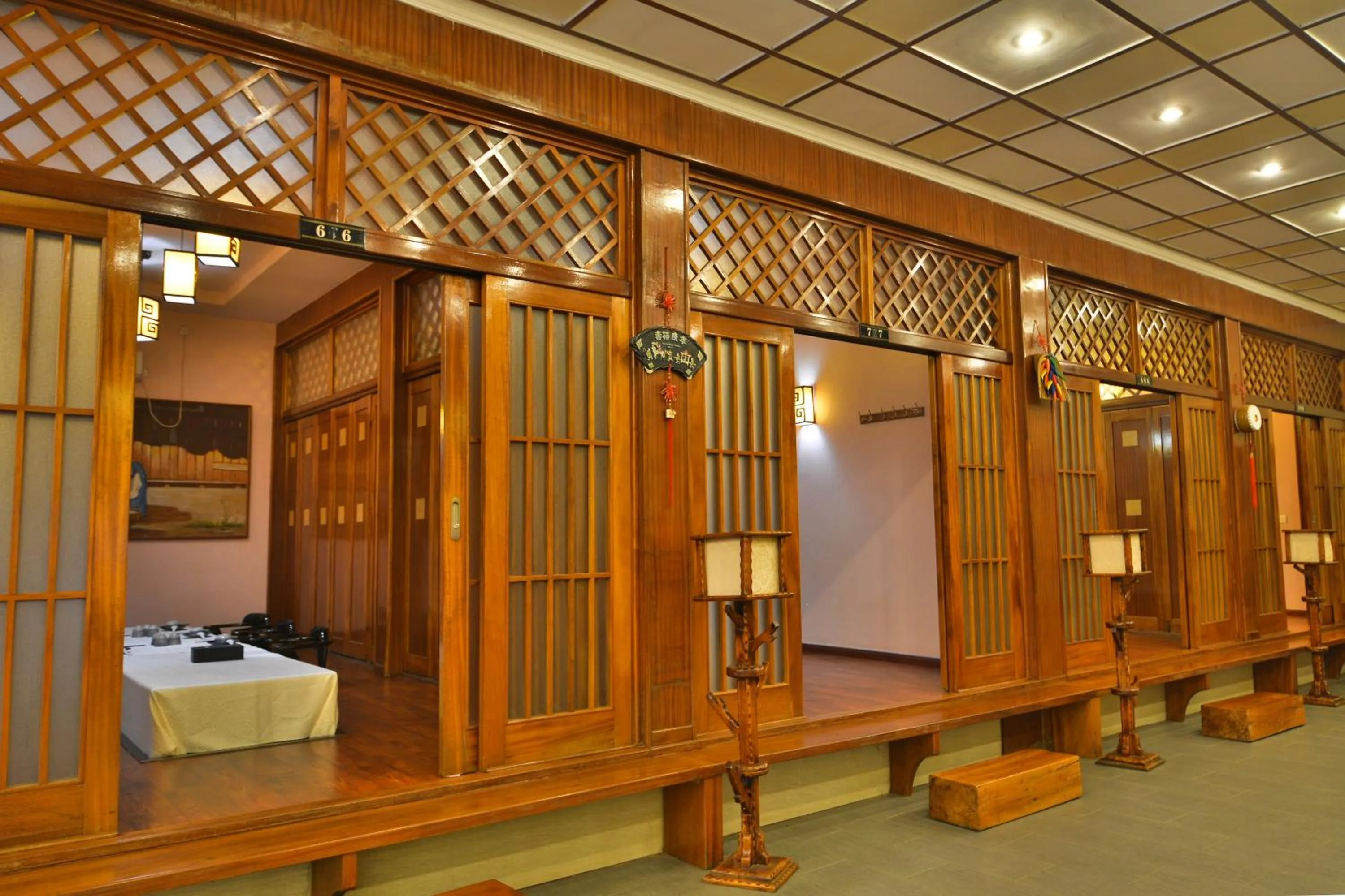 Restaurant/places to eat in Arirang Hotel