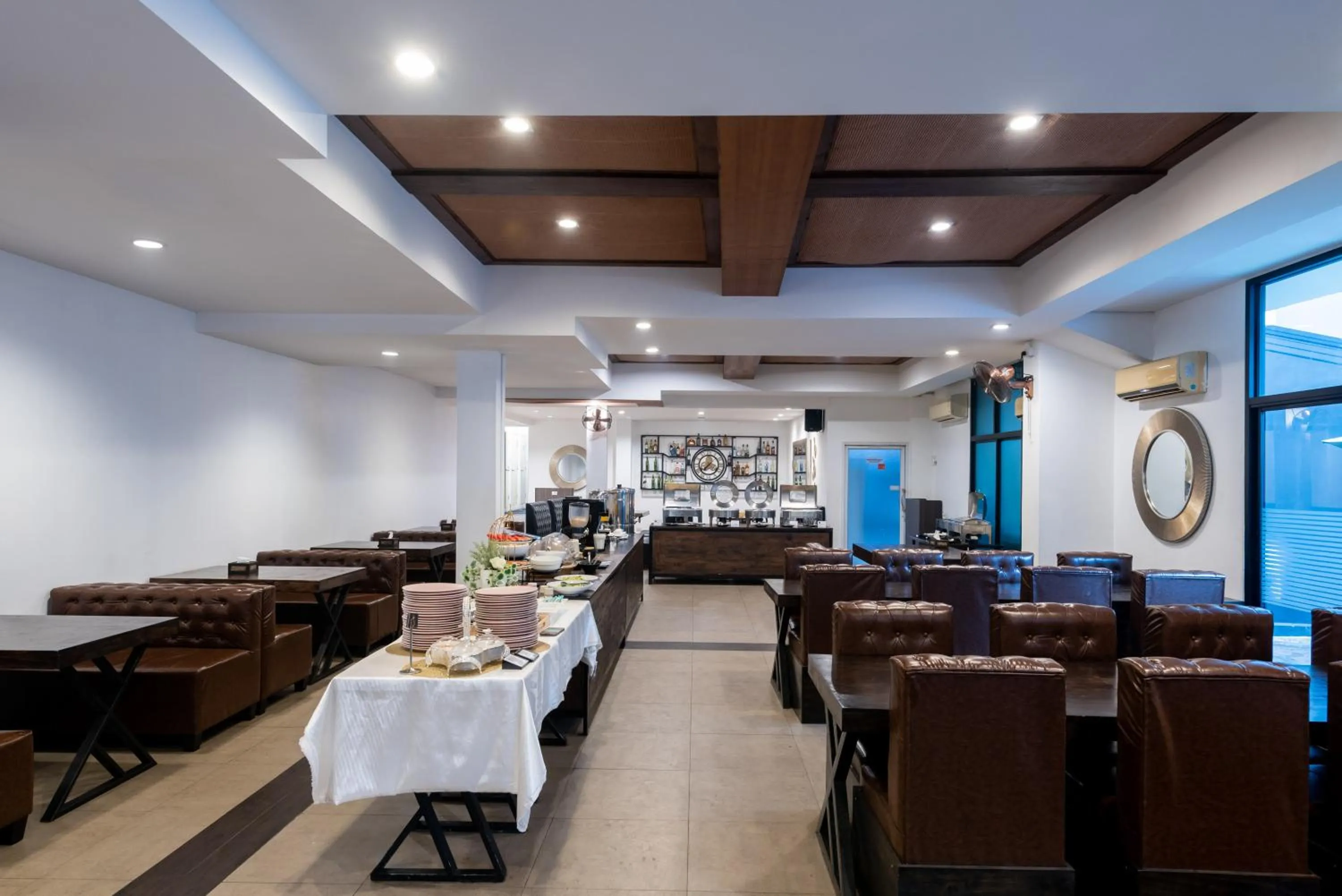 Restaurant/places to eat in Arawana Regency North Pattaya