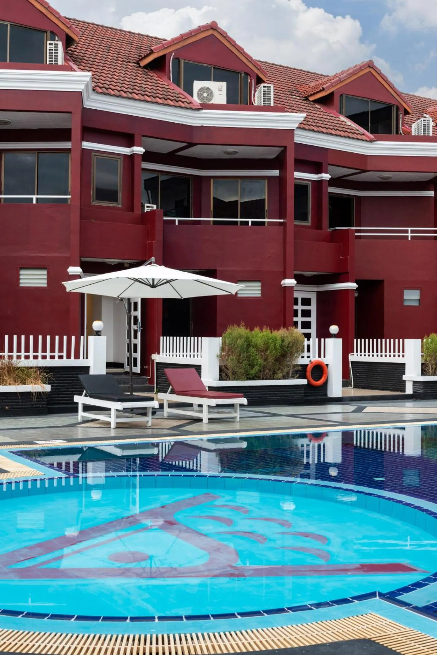 Swimming pool in Arawana Regency North Pattaya