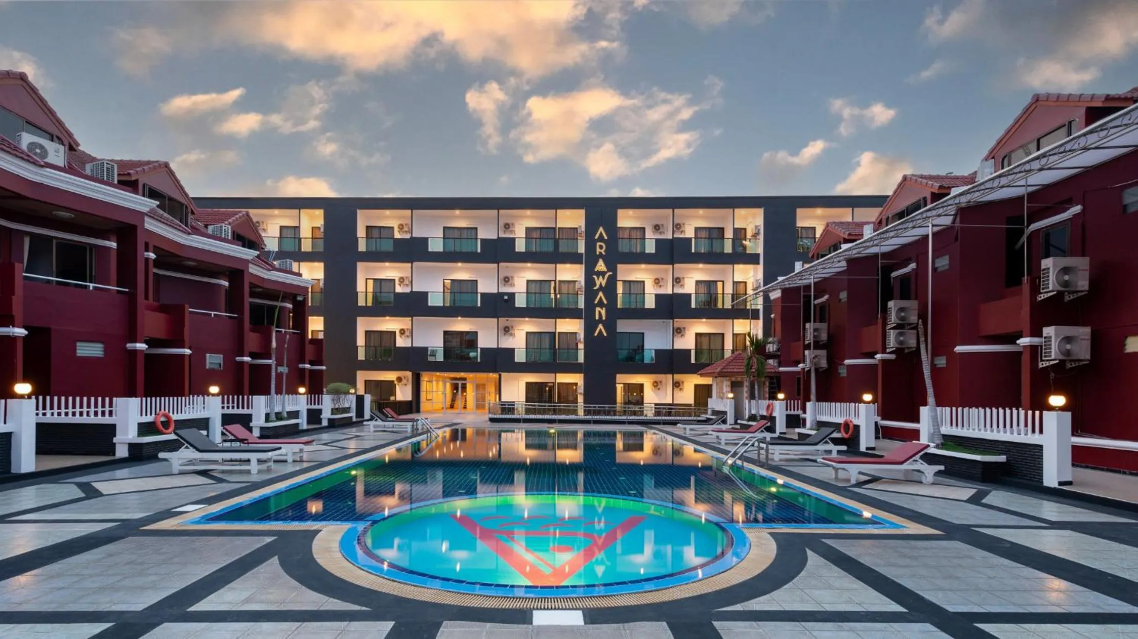 Swimming pool in Arawana Regency North Pattaya