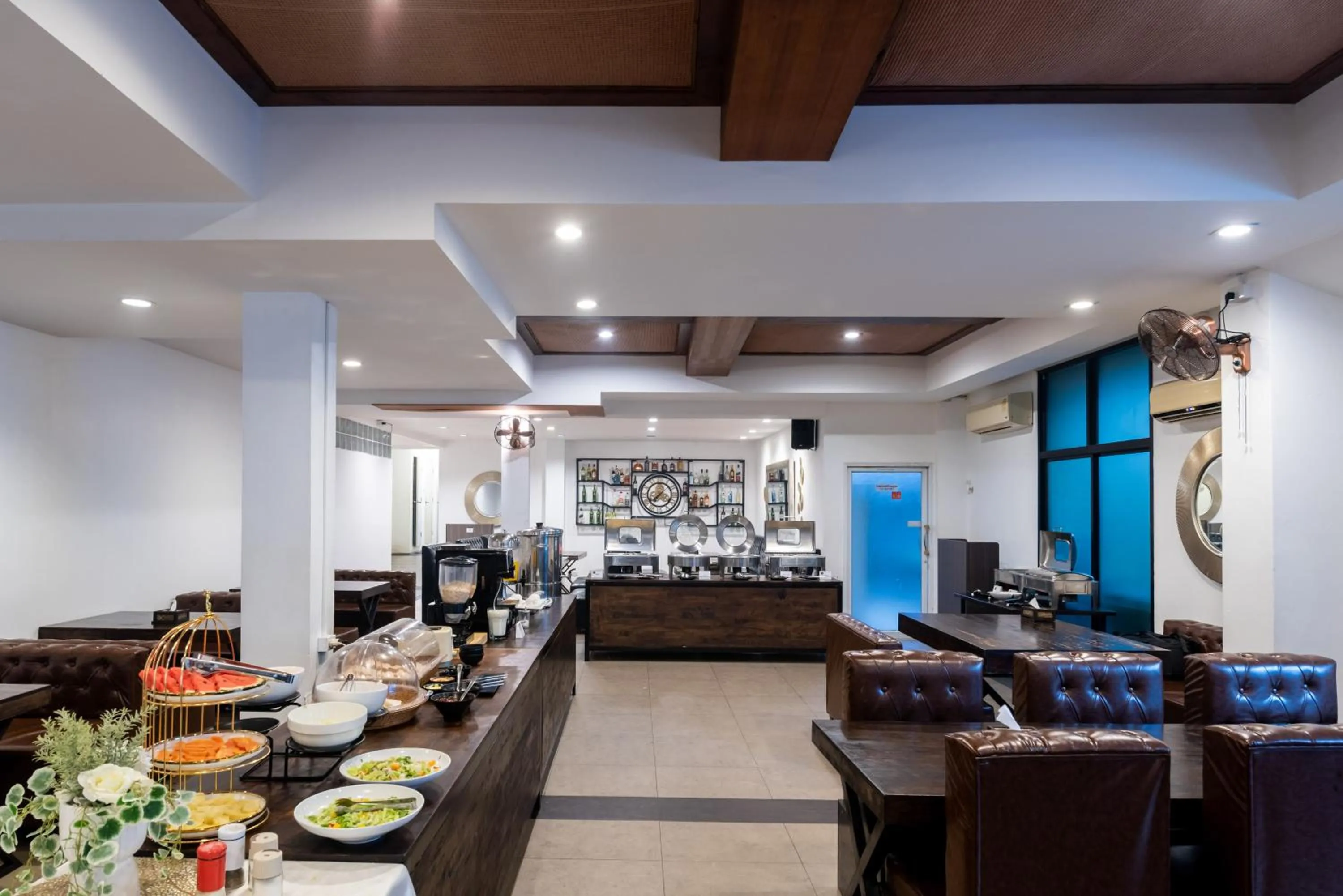 Restaurant/places to eat in Arawana Regency North Pattaya