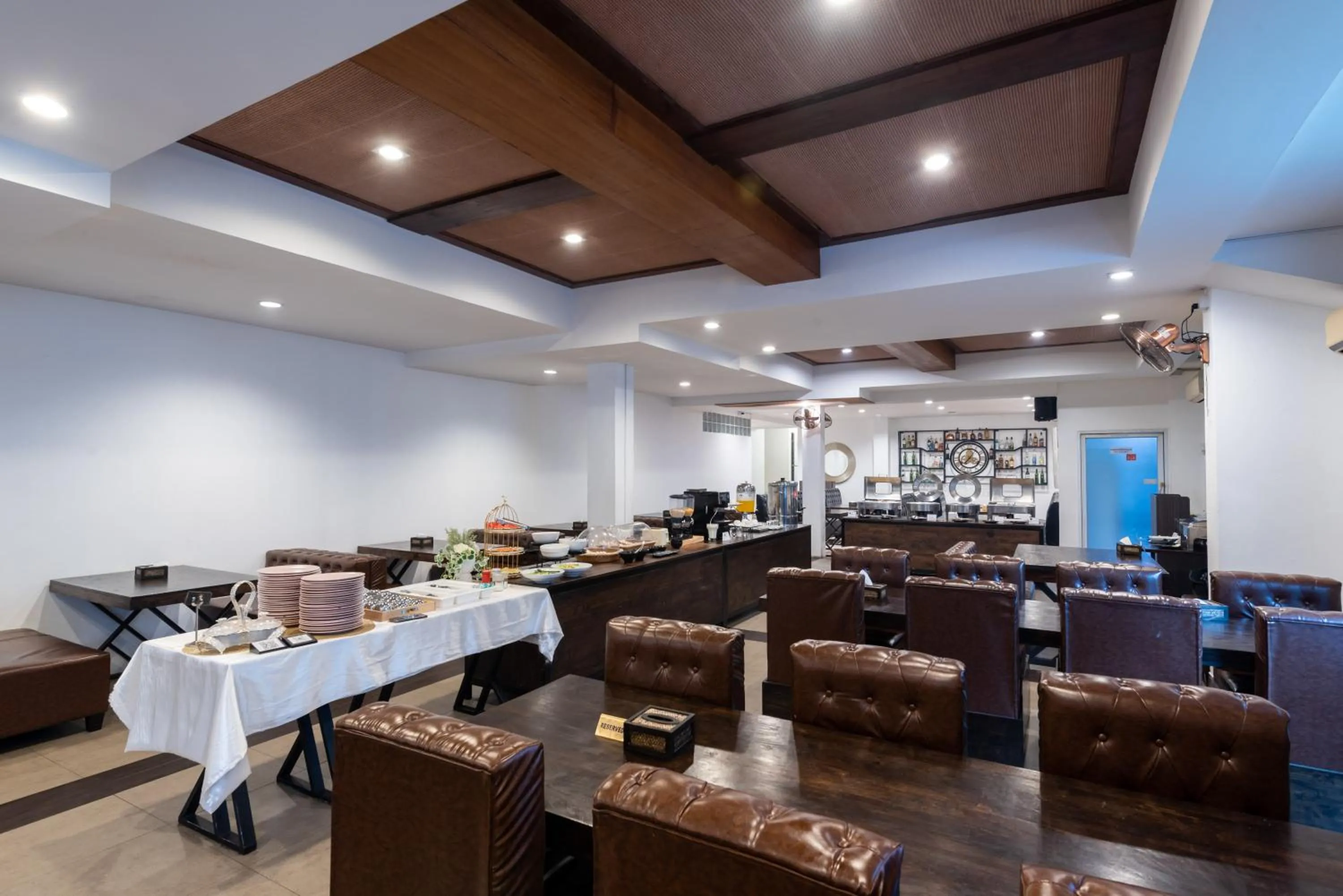 Restaurant/places to eat in Arawana Regency North Pattaya