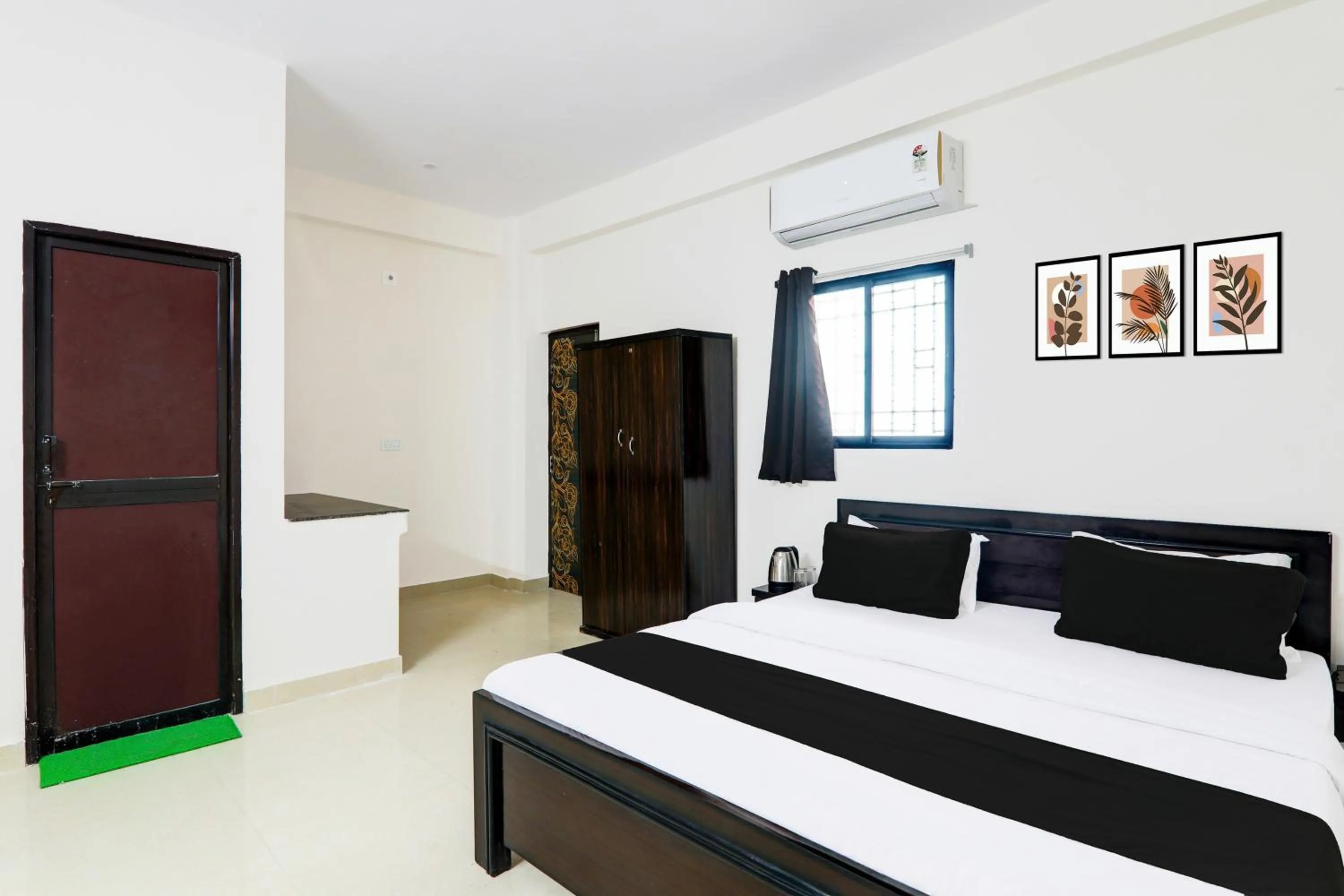 Bedroom, Bed in Super Hotel O Kadam Ghat Near Ashok RajPath