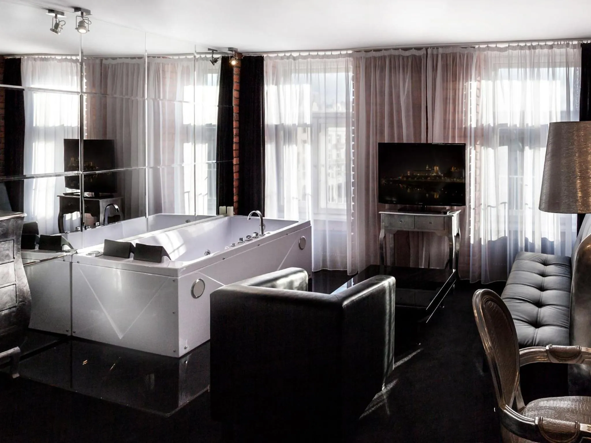 Photo of the whole room, Bed in Hotel Betmanowska Main Square Residence Adults Only