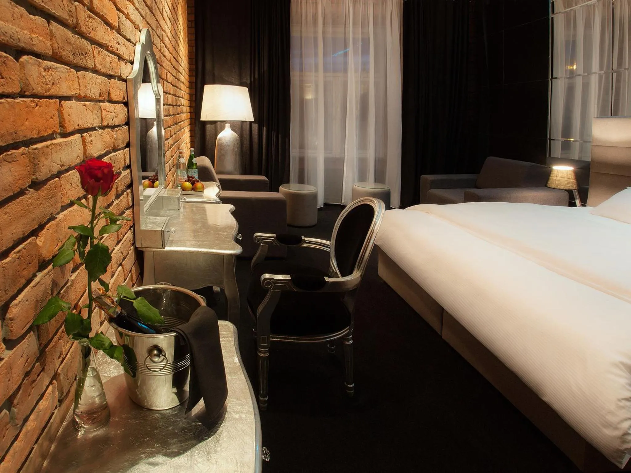 Photo of the whole room, Bed in Hotel Betmanowska Main Square Residence Adults Only