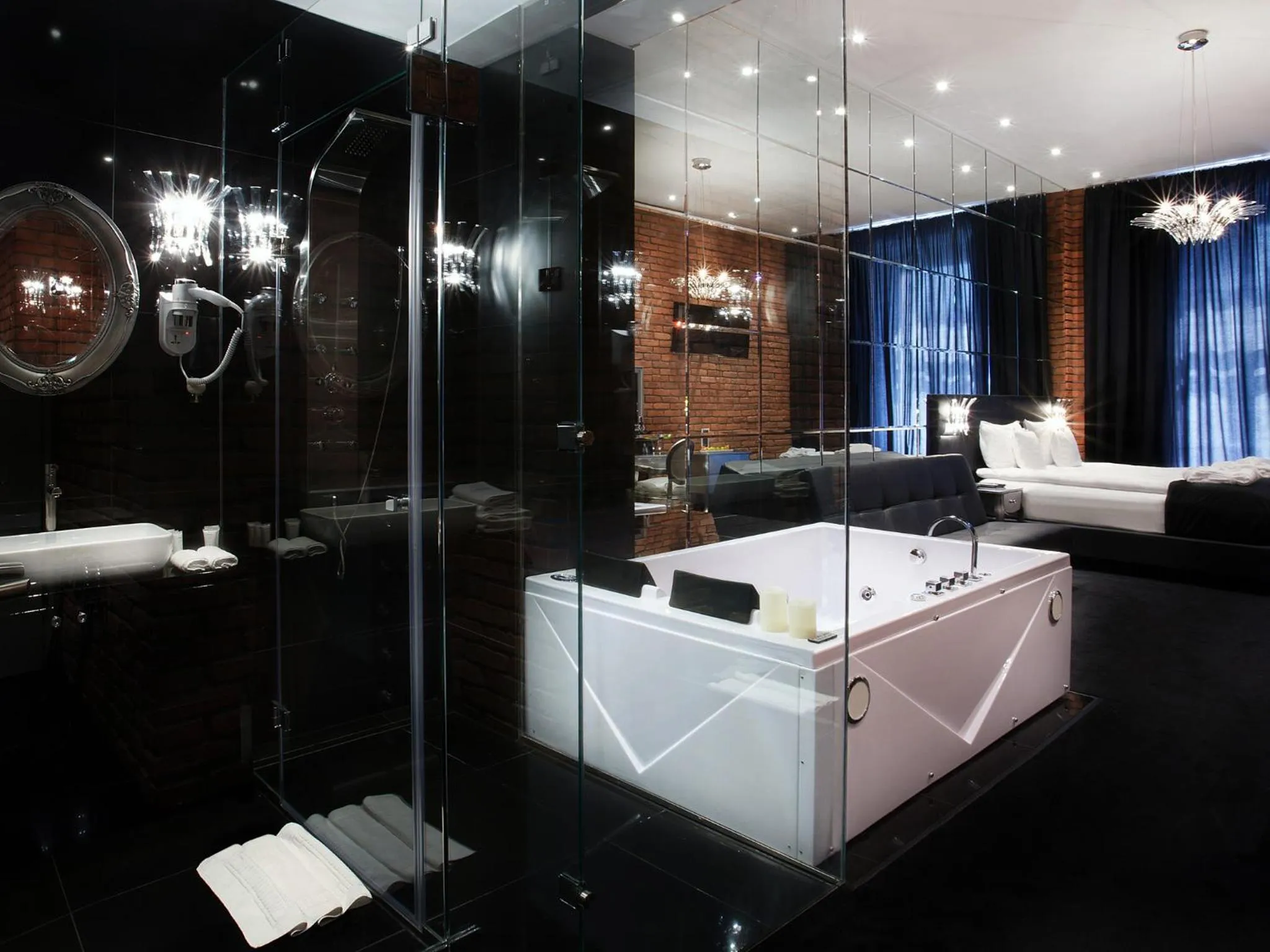 Shower in Hotel Betmanowska Main Square Residence Adults Only