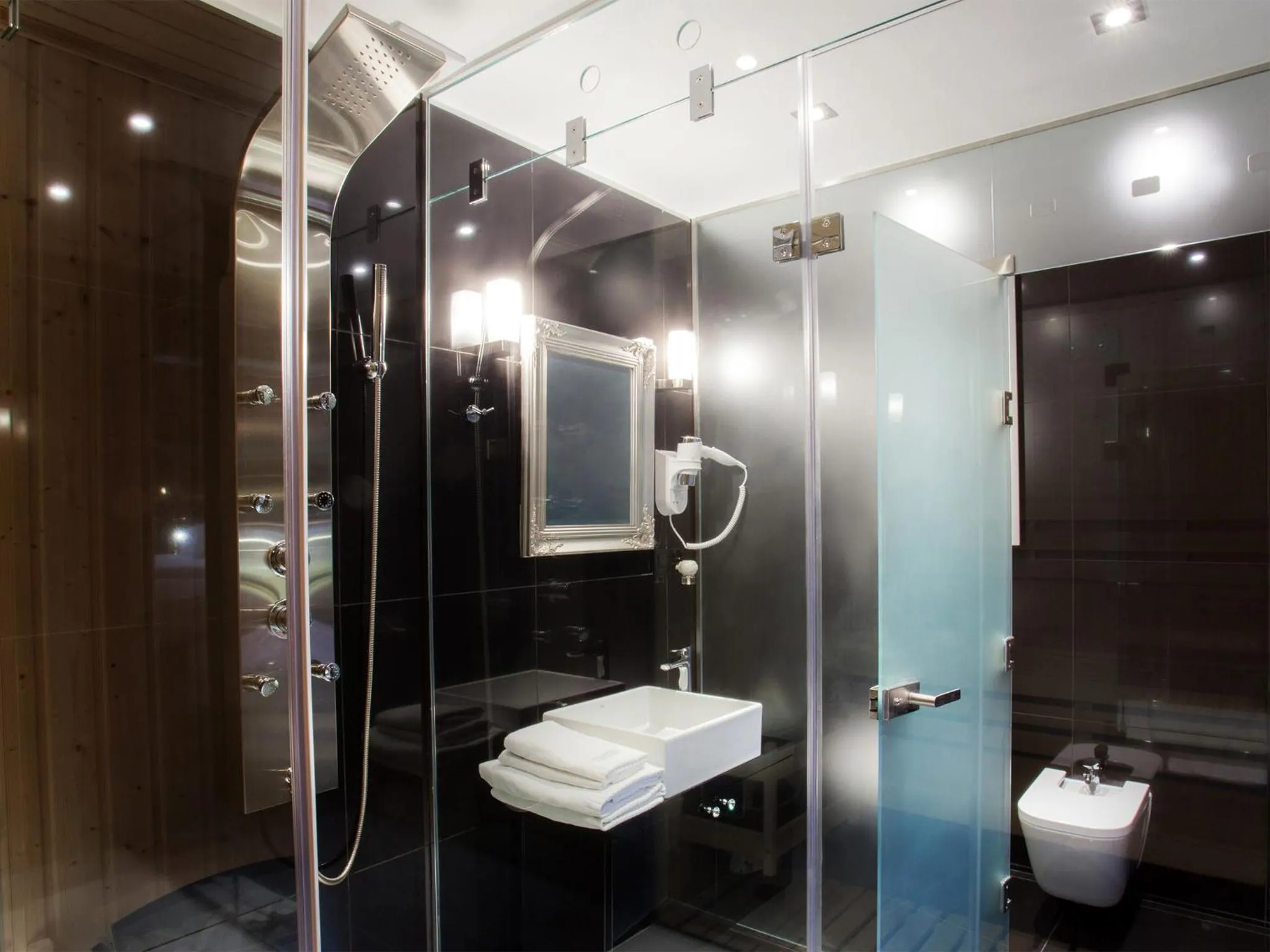 Shower in Hotel Betmanowska Main Square Residence Adults Only