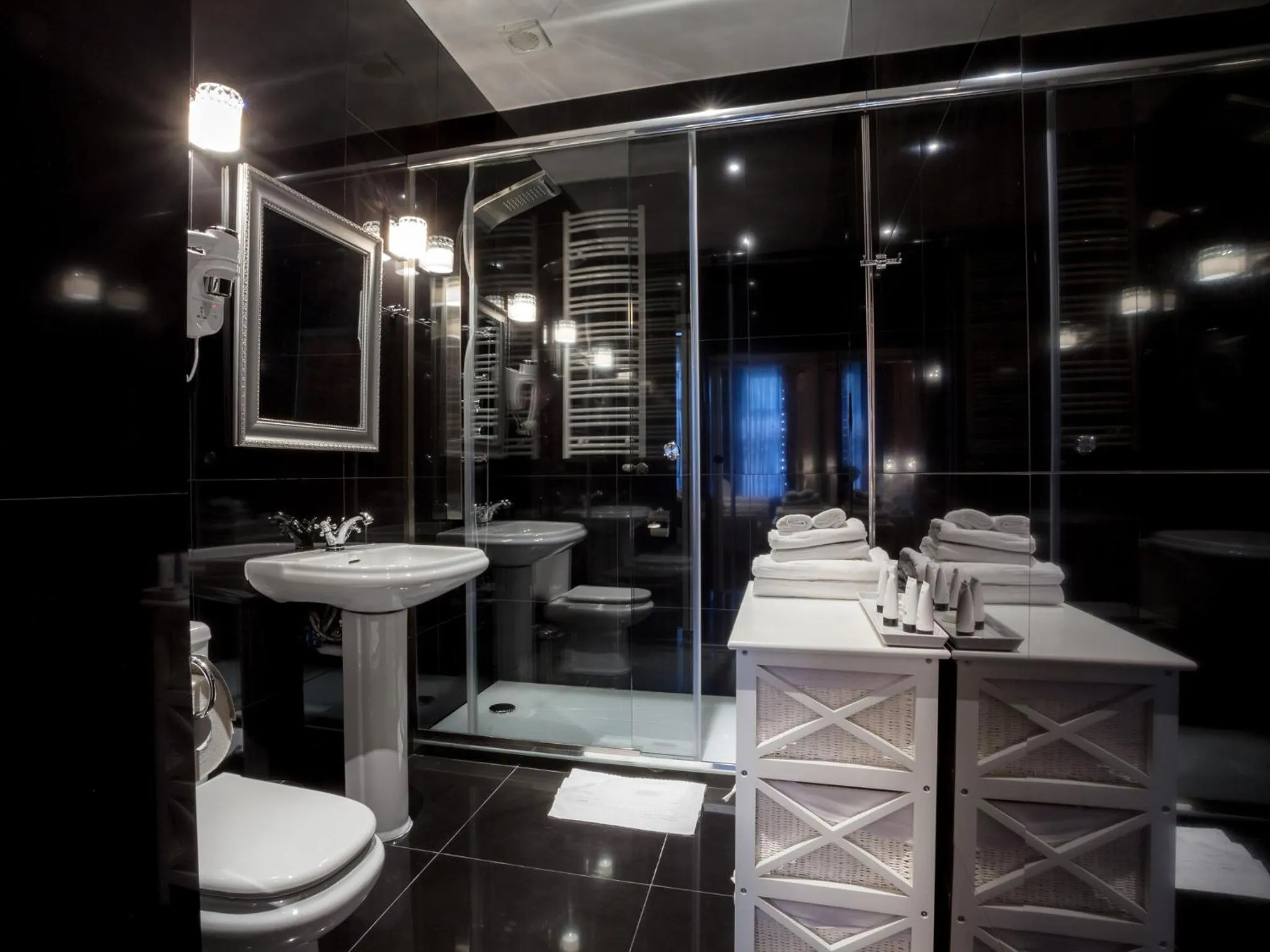 Toilet in Hotel Betmanowska Main Square Residence Adults Only