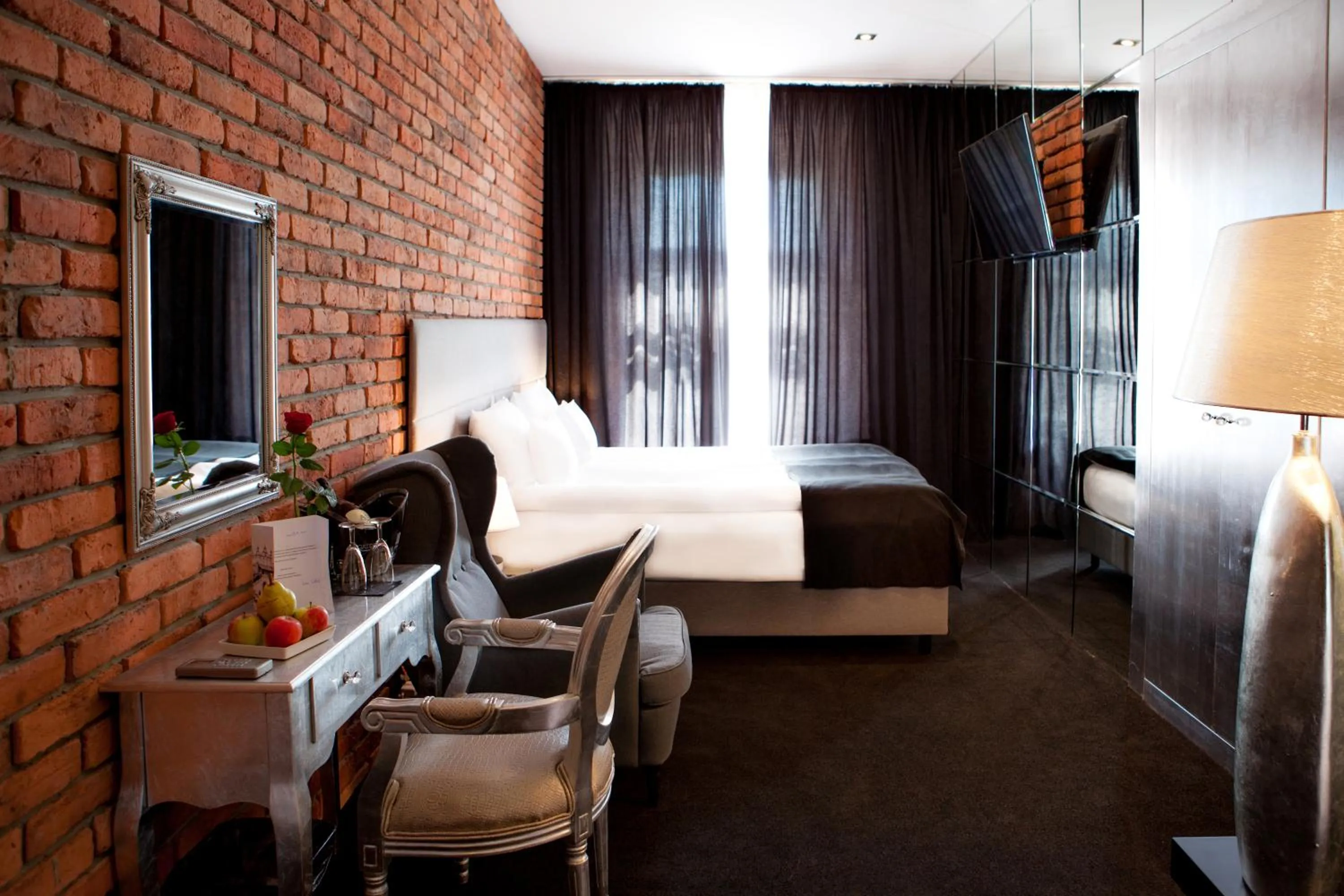 Photo of the whole room, Bed in Hotel Betmanowska Main Square Residence Adults Only