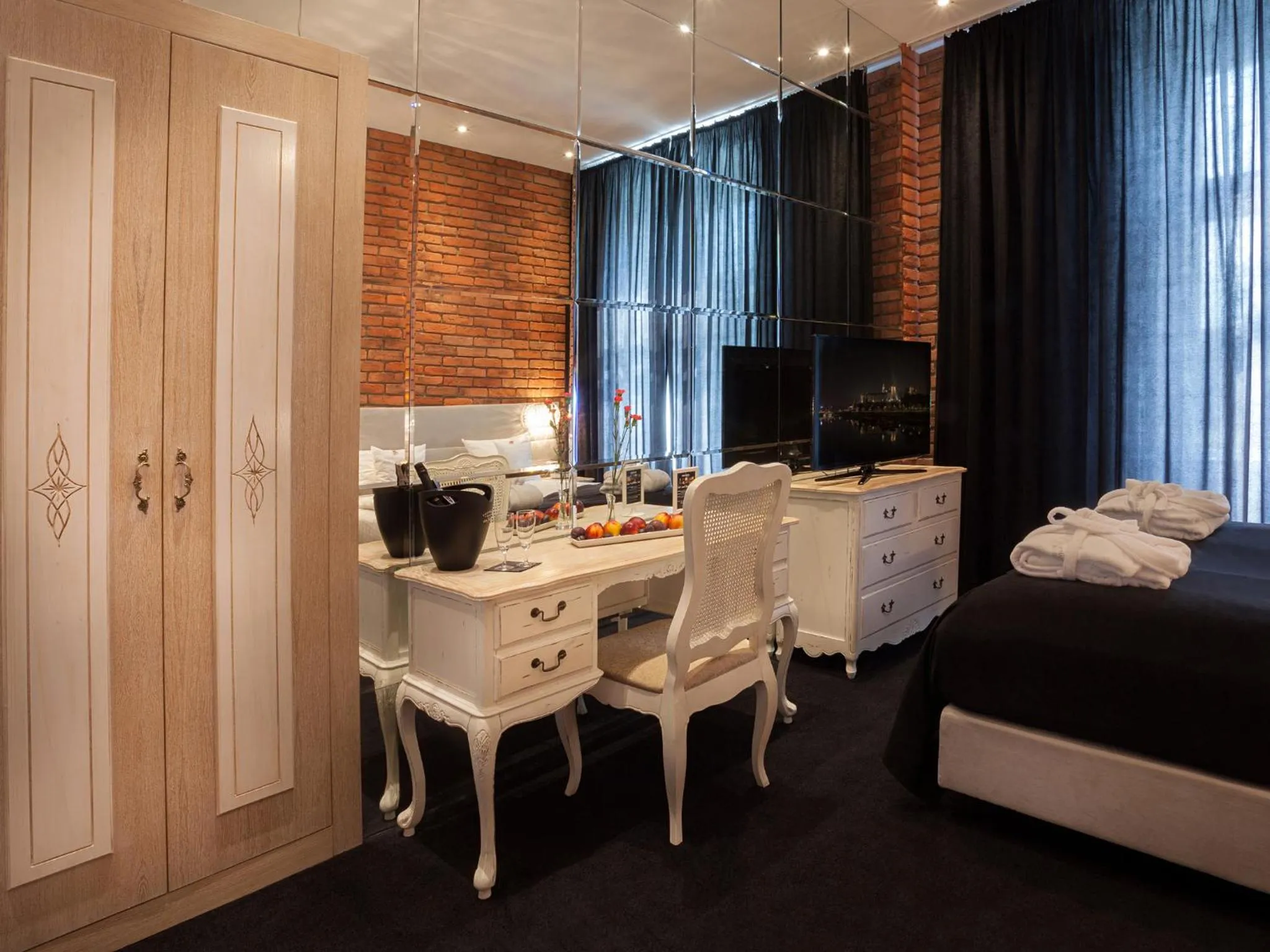 Photo of the whole room, Bed in Hotel Betmanowska Main Square Residence Adults Only