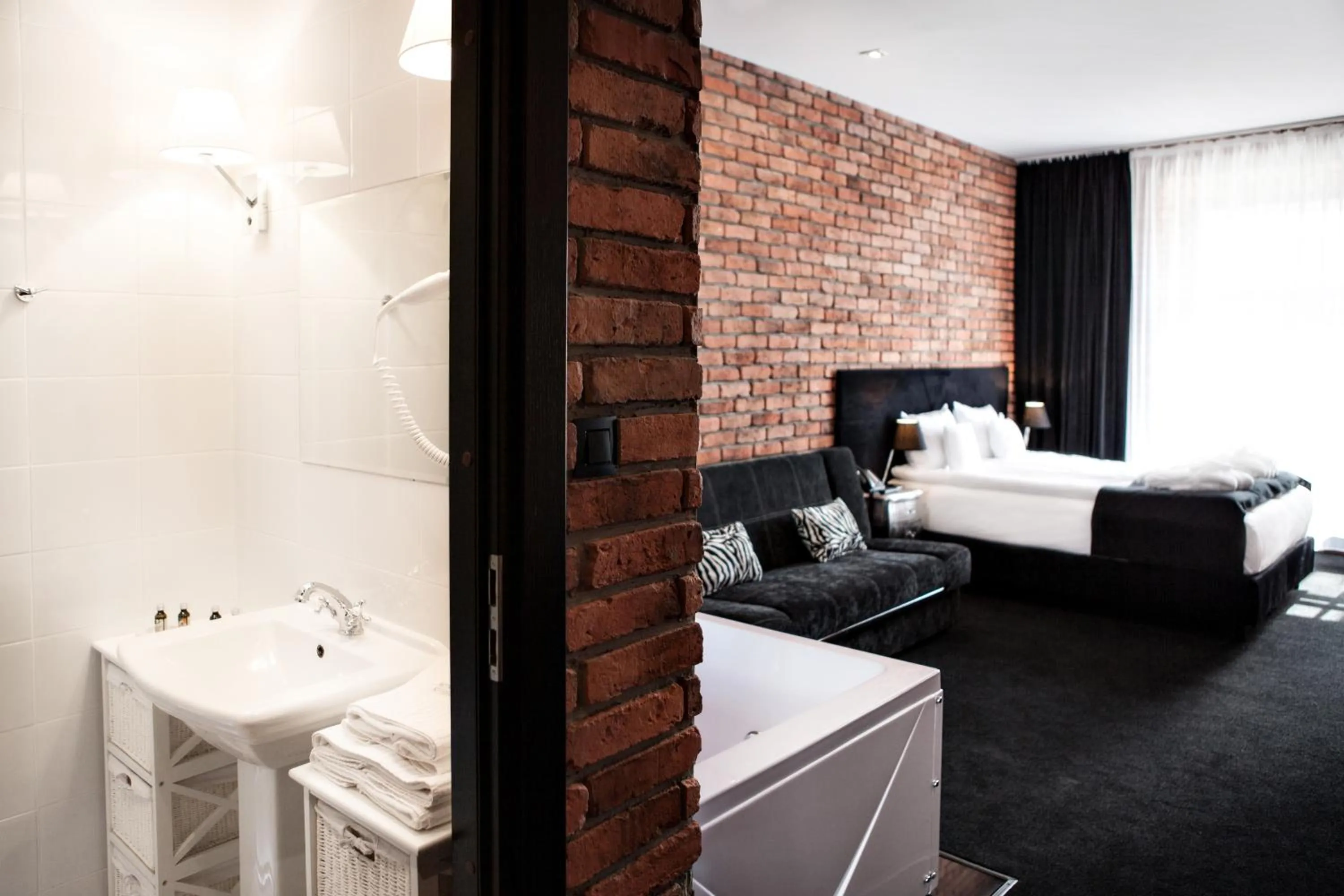 Photo of the whole room, Bed in Hotel Betmanowska Main Square Residence Adults Only