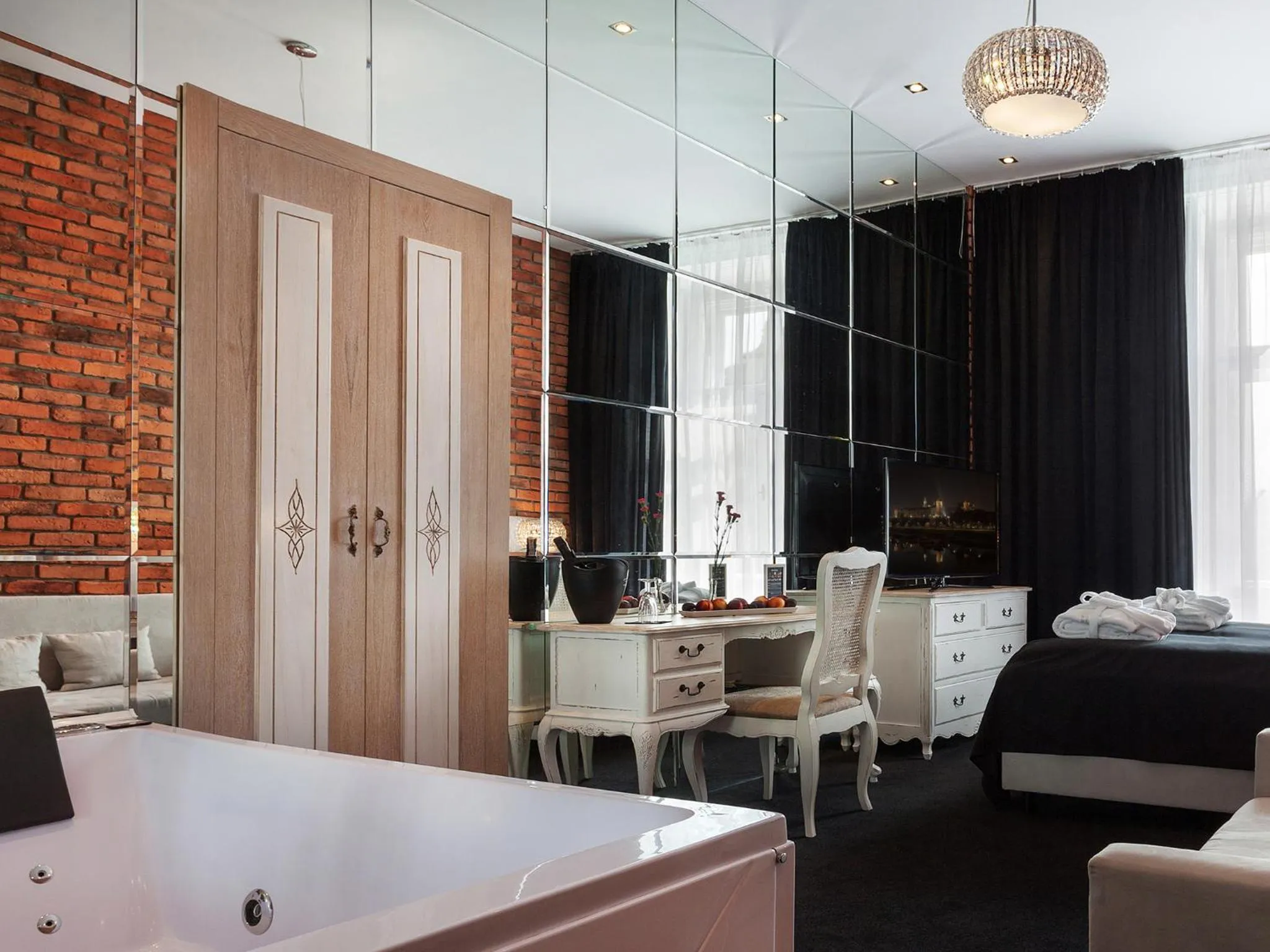 Photo of the whole room in Hotel Betmanowska Main Square Residence Adults Only