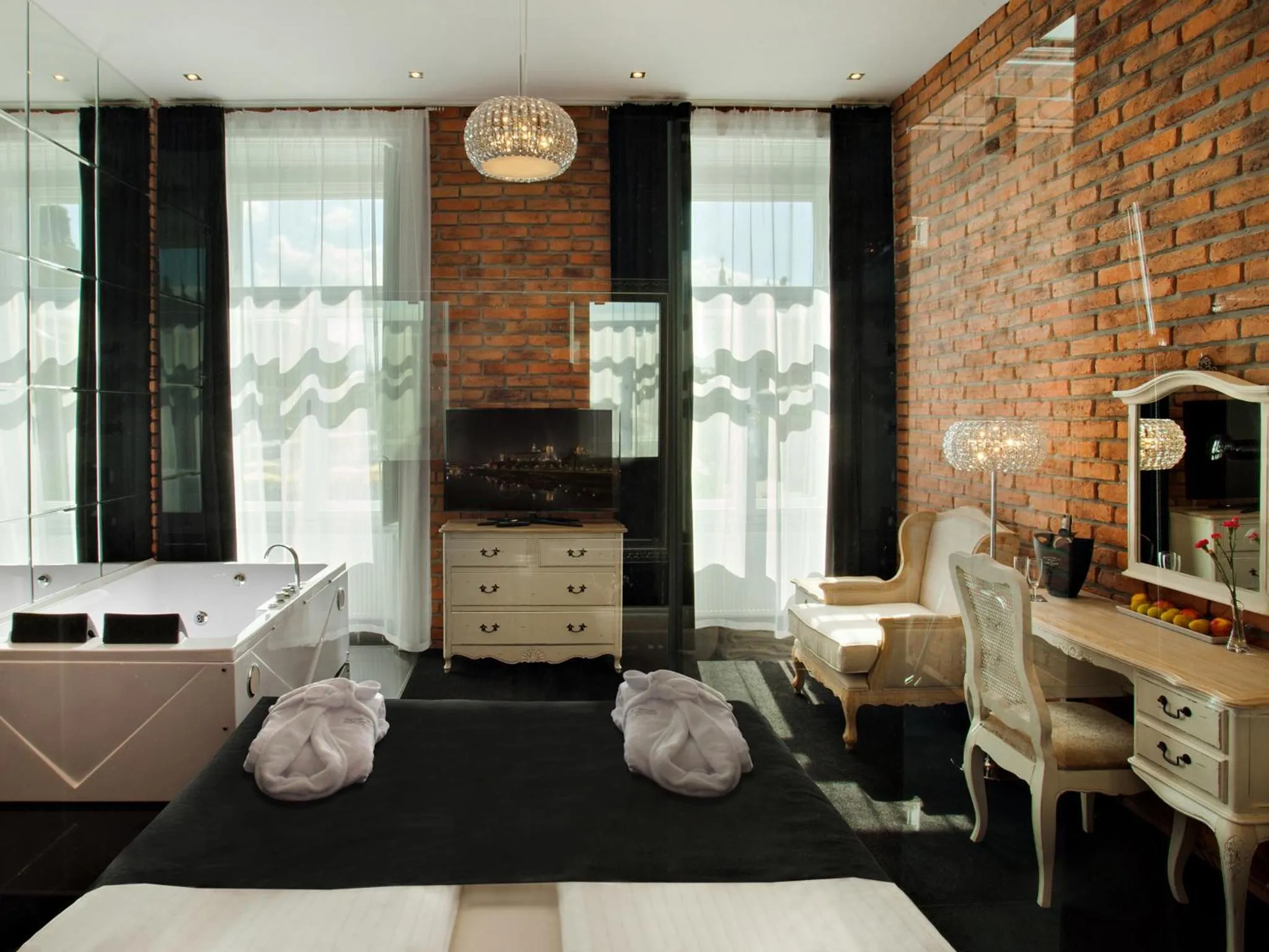 Photo of the whole room, Bed in Hotel Betmanowska Main Square Residence Adults Only