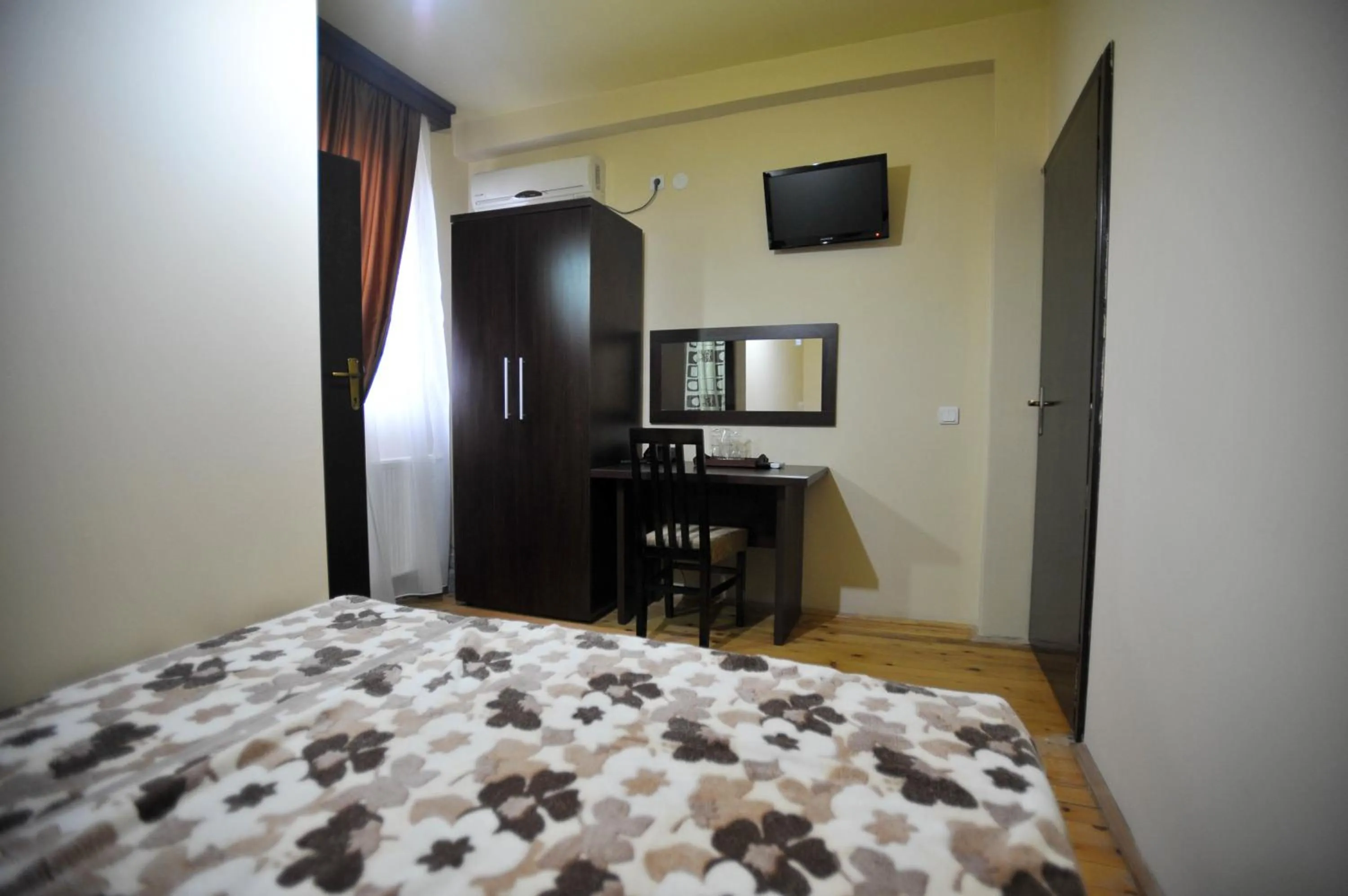 Photo of the whole room, Bed in Garni Hotel City