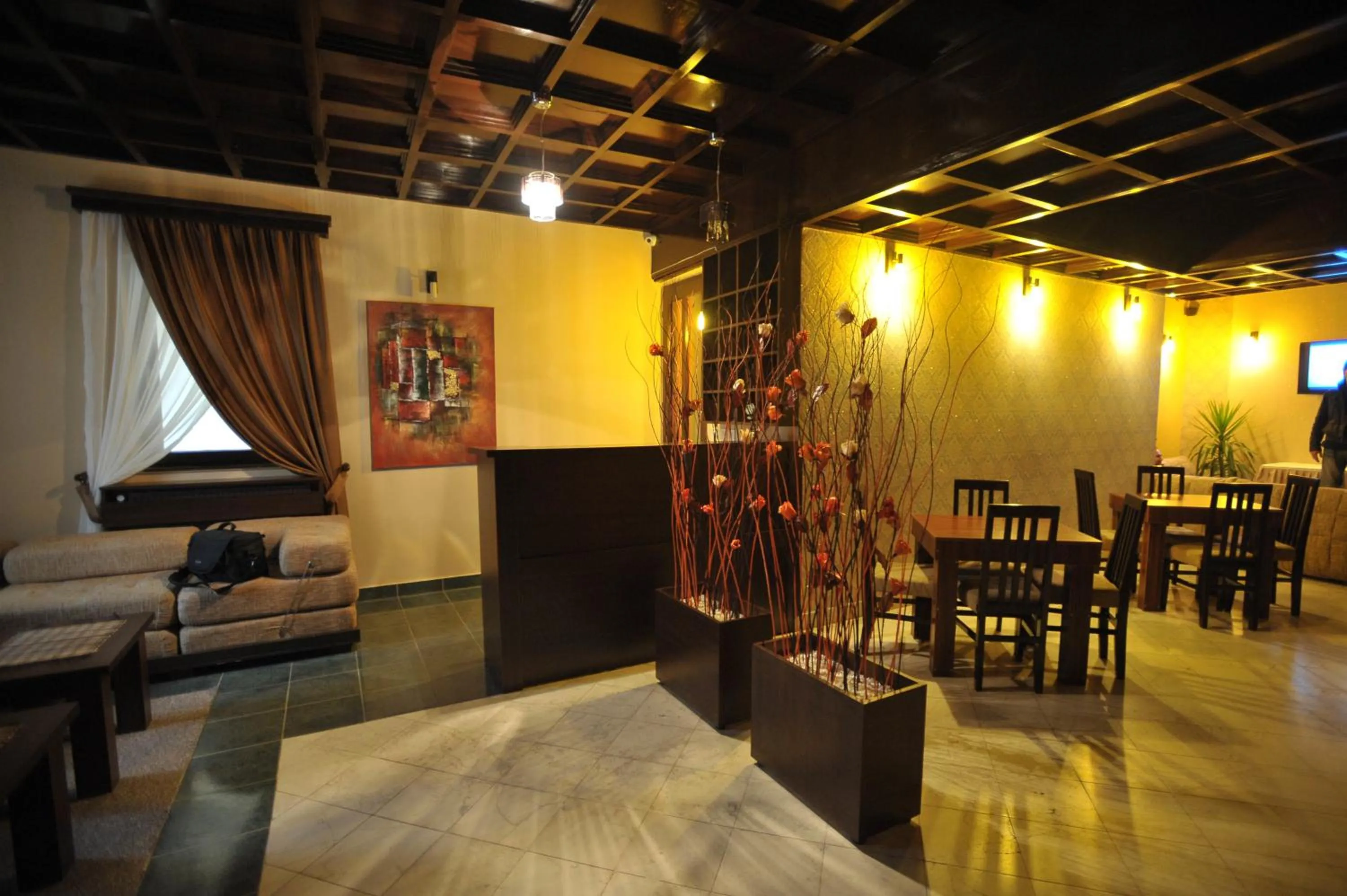 Restaurant/places to eat in Garni Hotel City