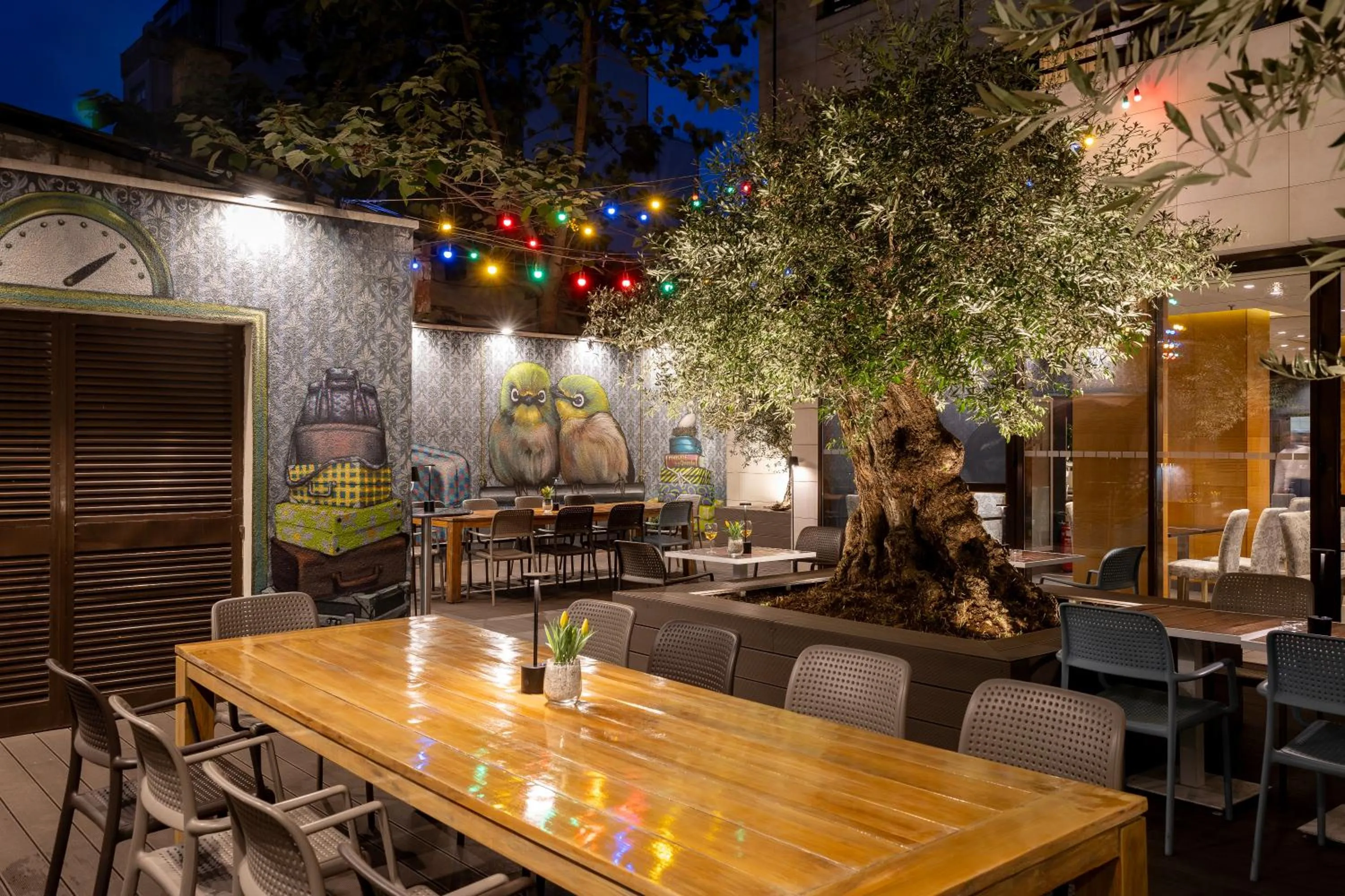 Restaurant/places to eat in Nobel Palace Hotel