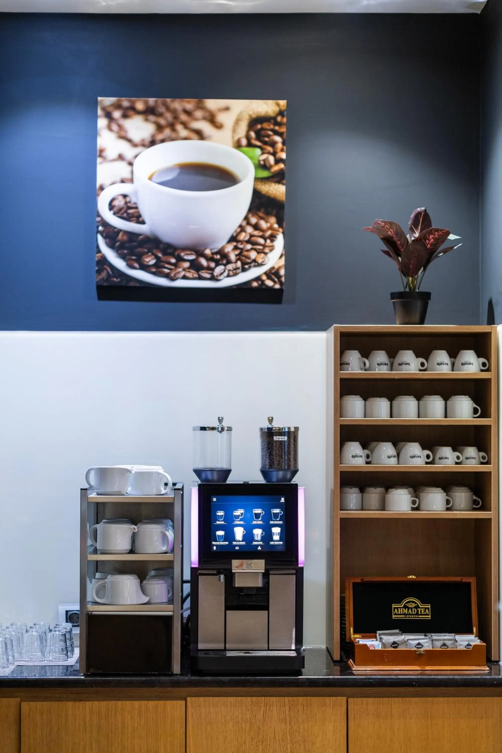 Restaurant/places to eat in Nobel Palace Hotel