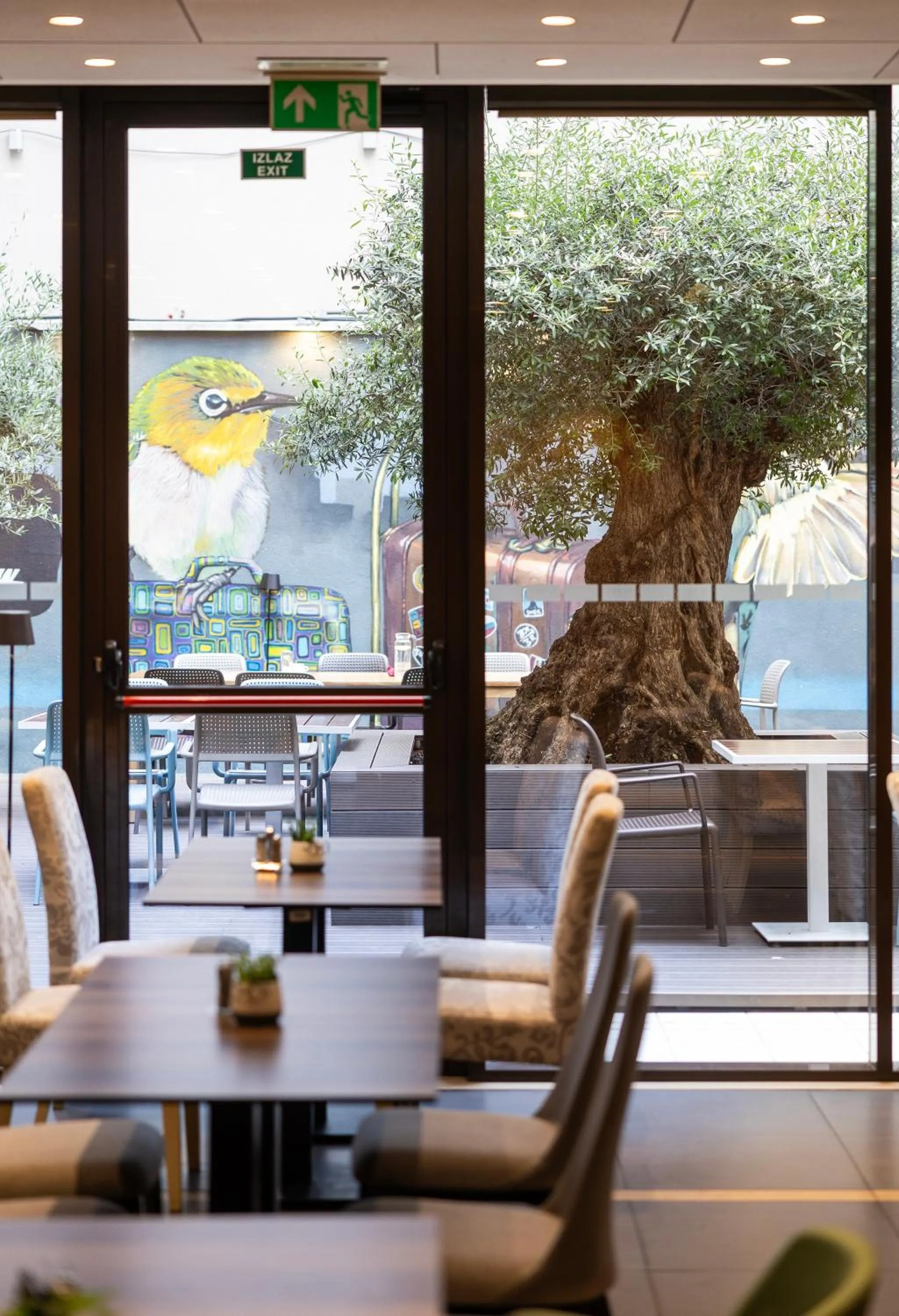 Restaurant/places to eat in Nobel Palace Hotel