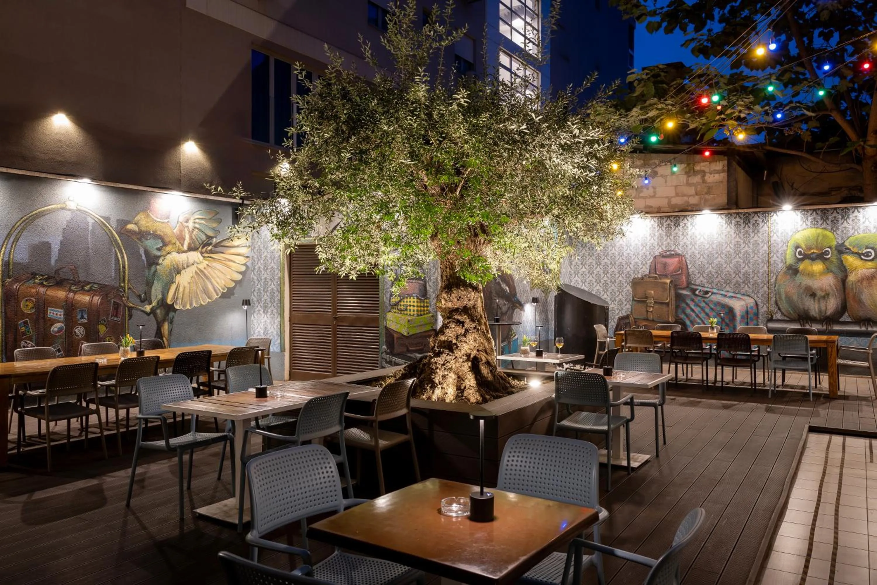 Restaurant/places to eat in Nobel Palace Hotel