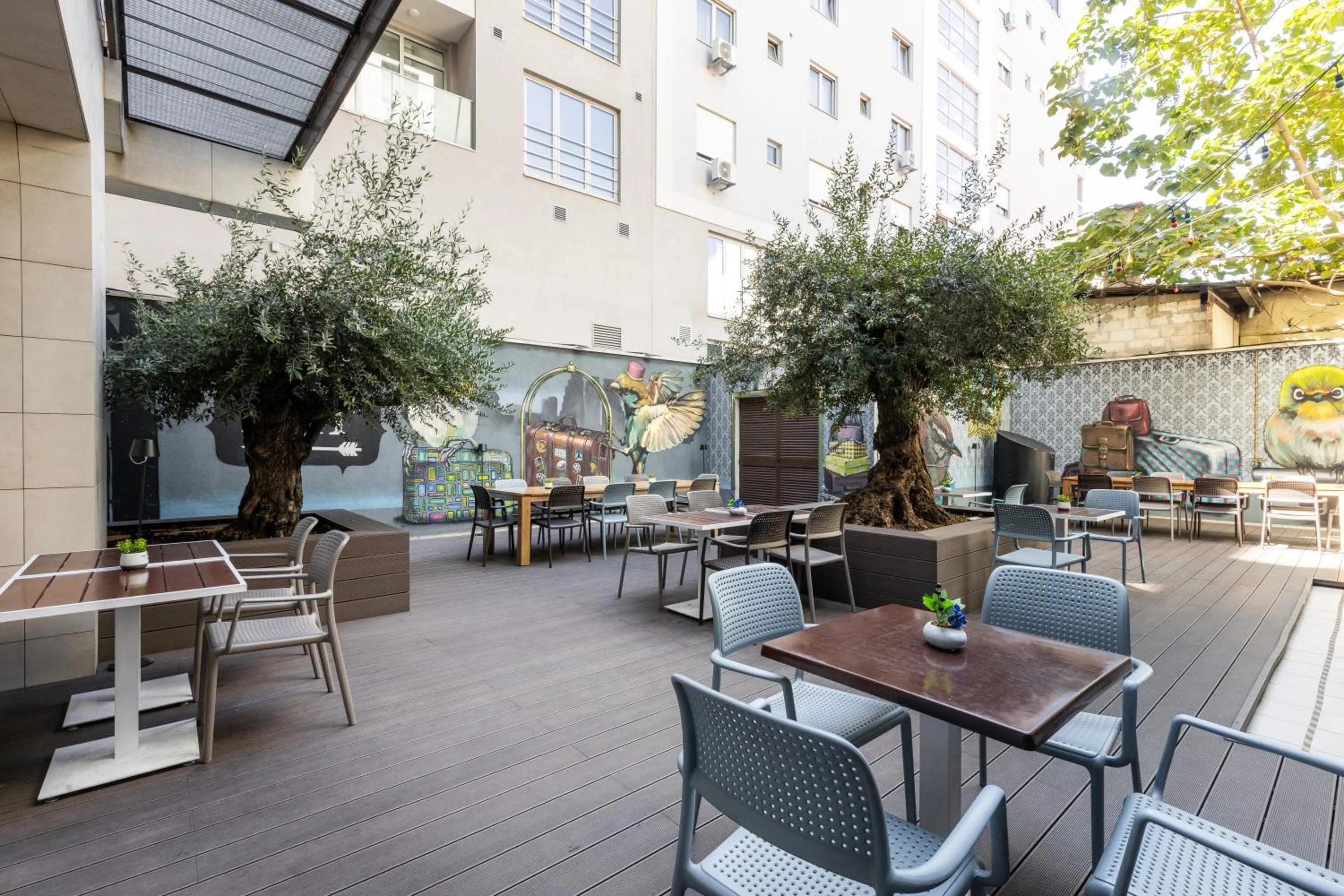 Restaurant/places to eat in Nobel Palace Hotel