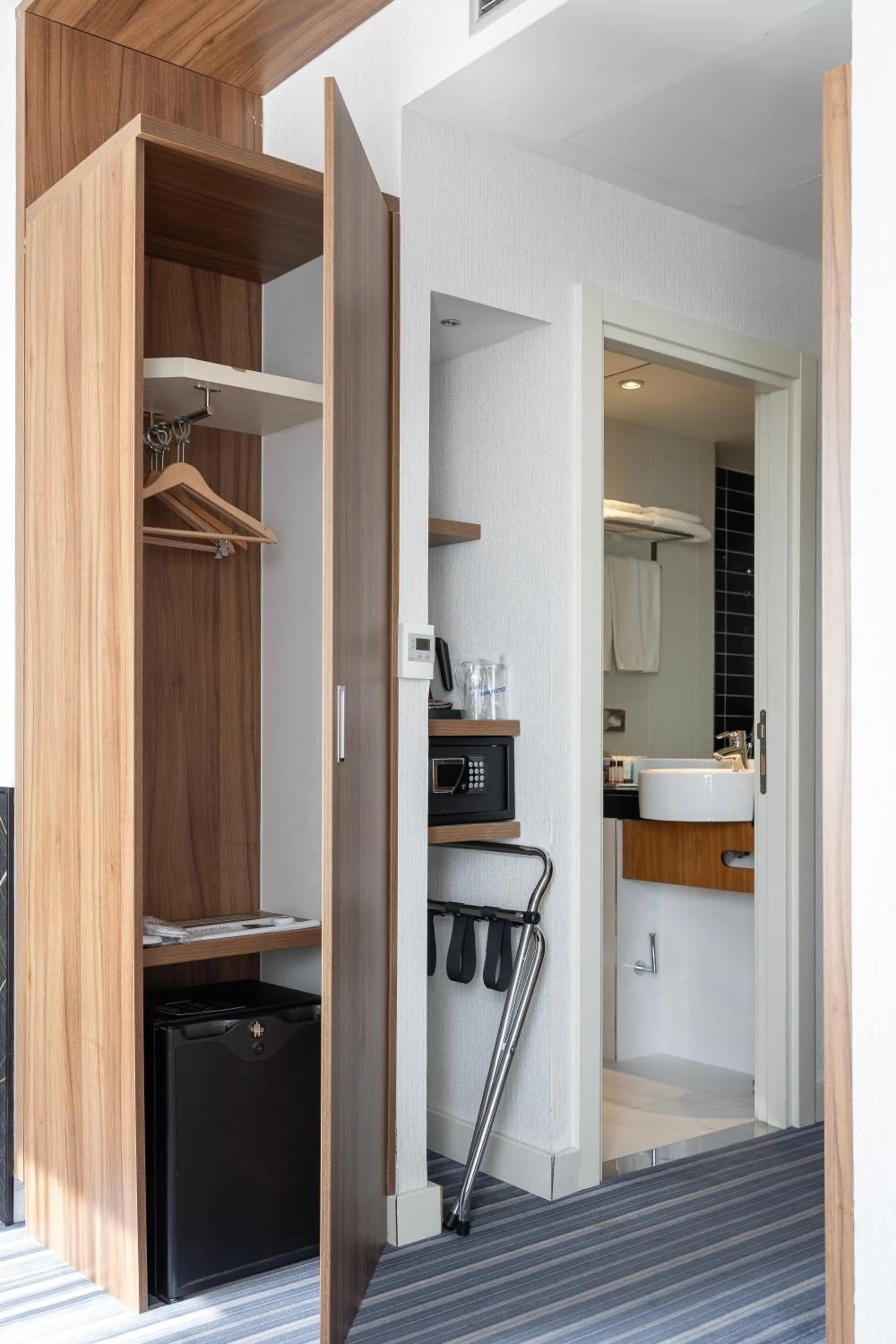 wardrobe in Nobel Palace Hotel