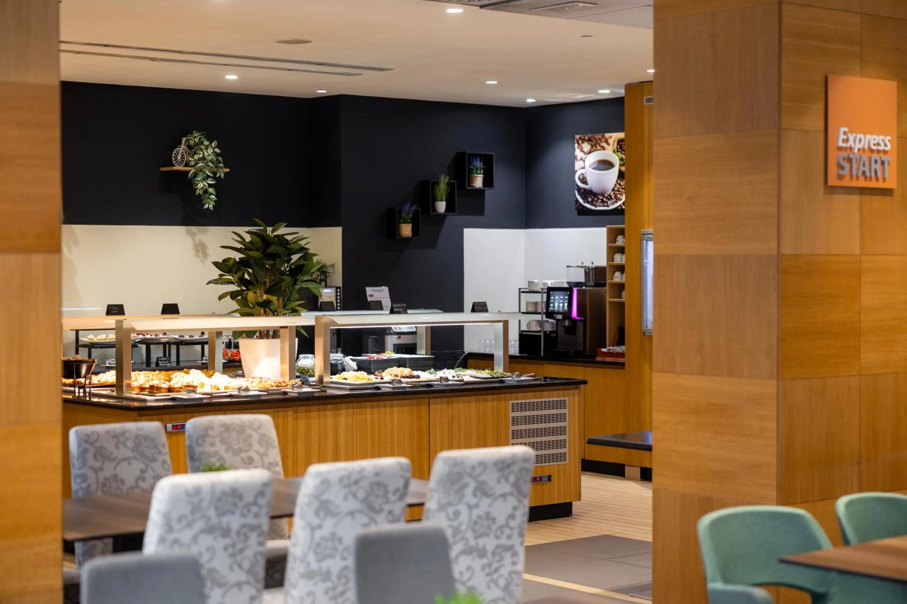 Restaurant/places to eat in Nobel Palace Hotel