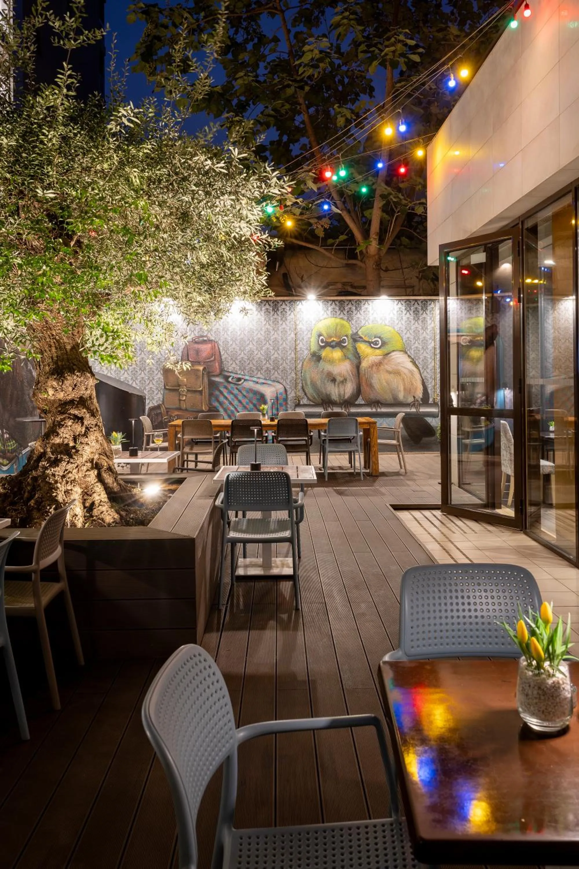 Restaurant/places to eat in Nobel Palace Hotel