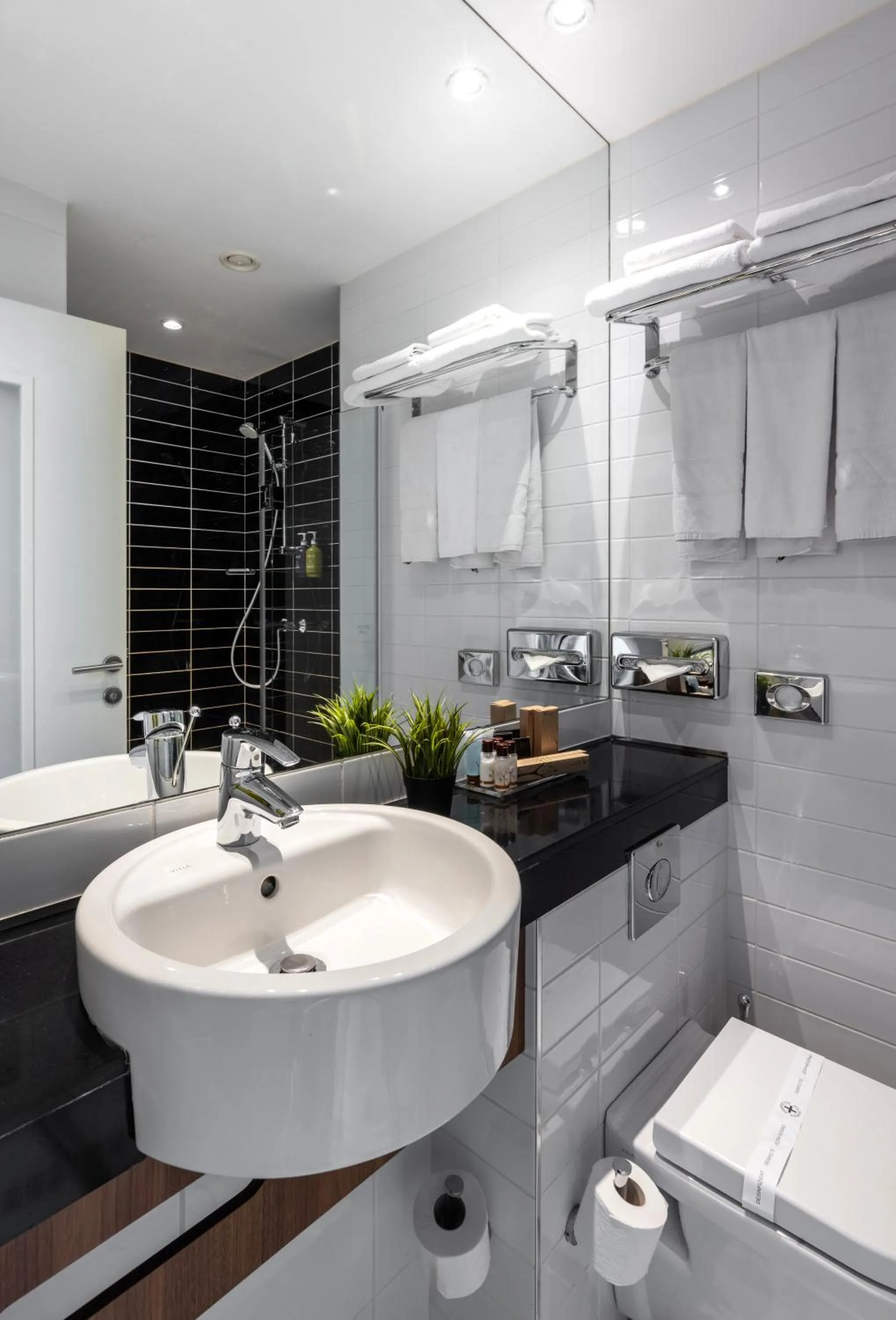 Bathroom in Nobel Palace Hotel