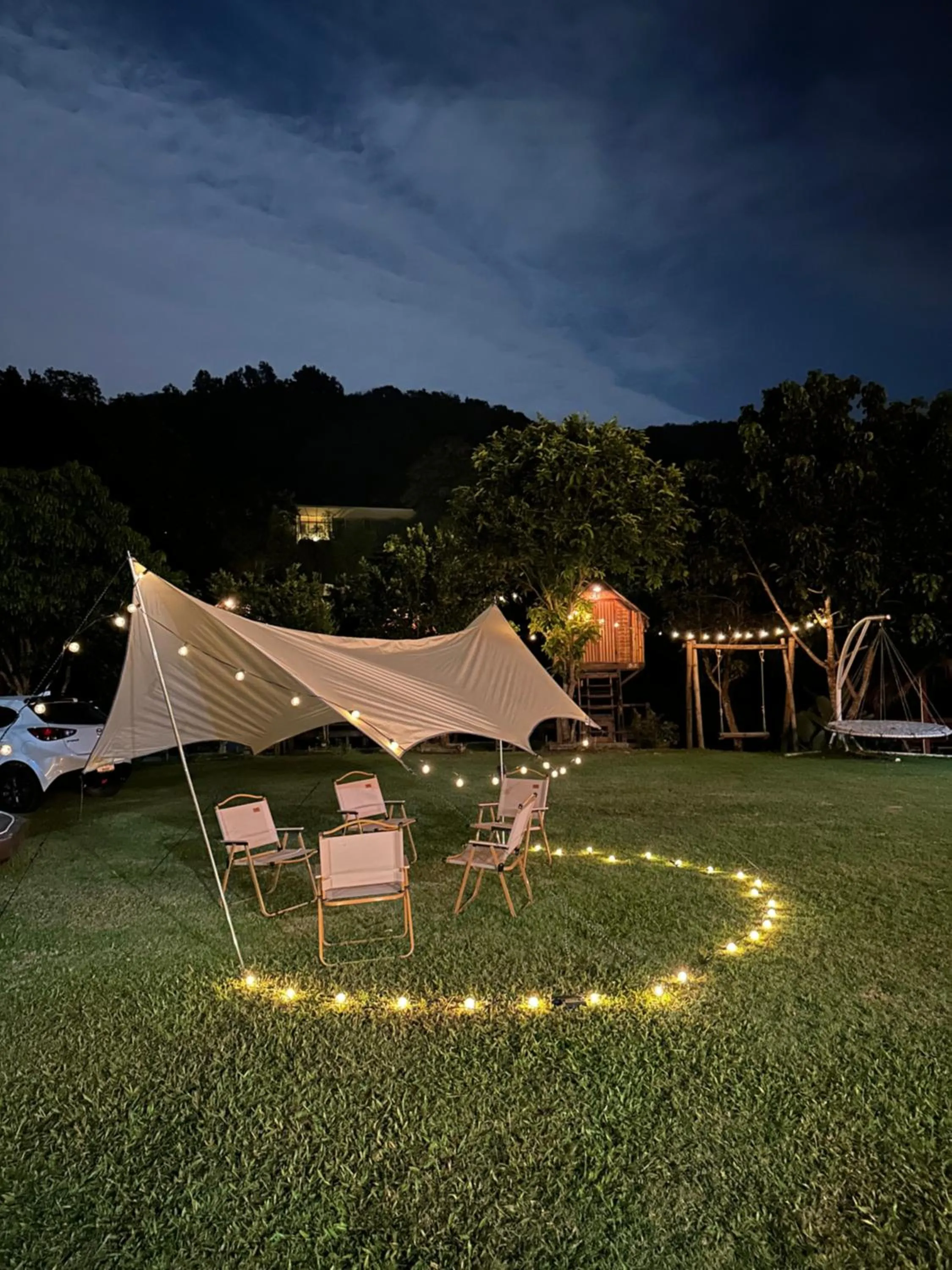 Garden in lion resort & cafe