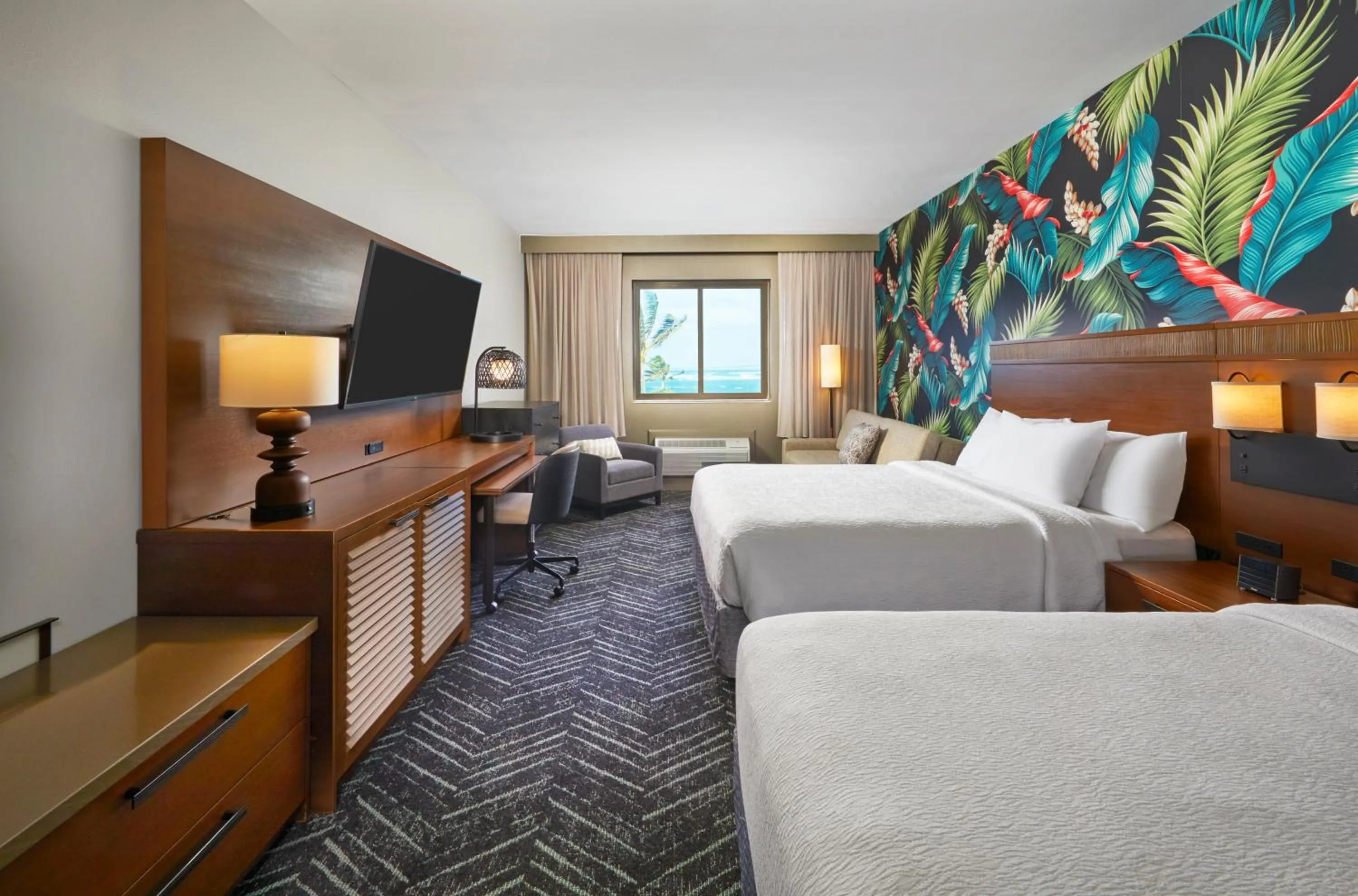 Queen Room with Sofa Bed in Courtyard by Marriott Oahu North Shore
