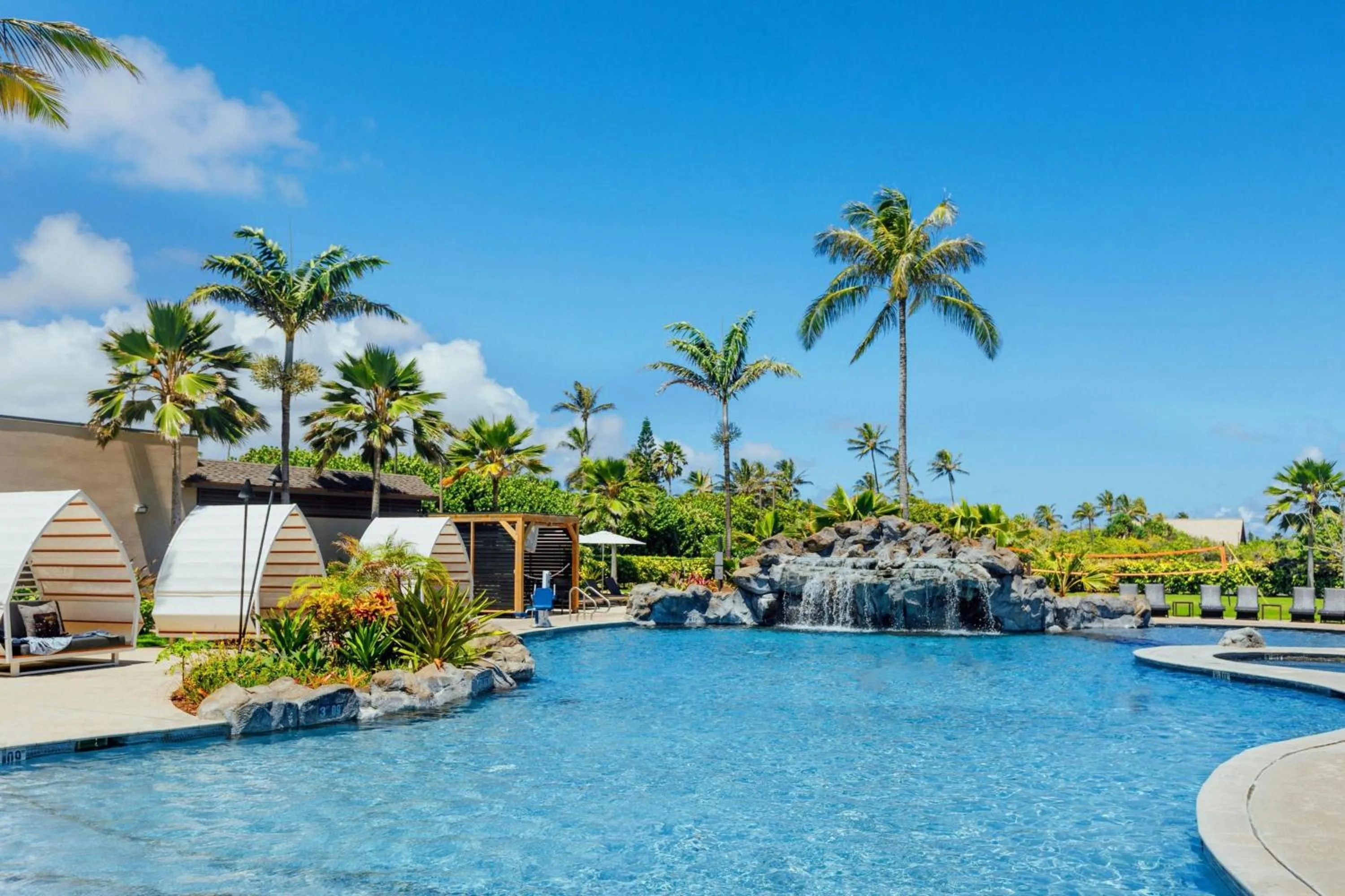 Swimming pool in Courtyard by Marriott Oahu North Shore
