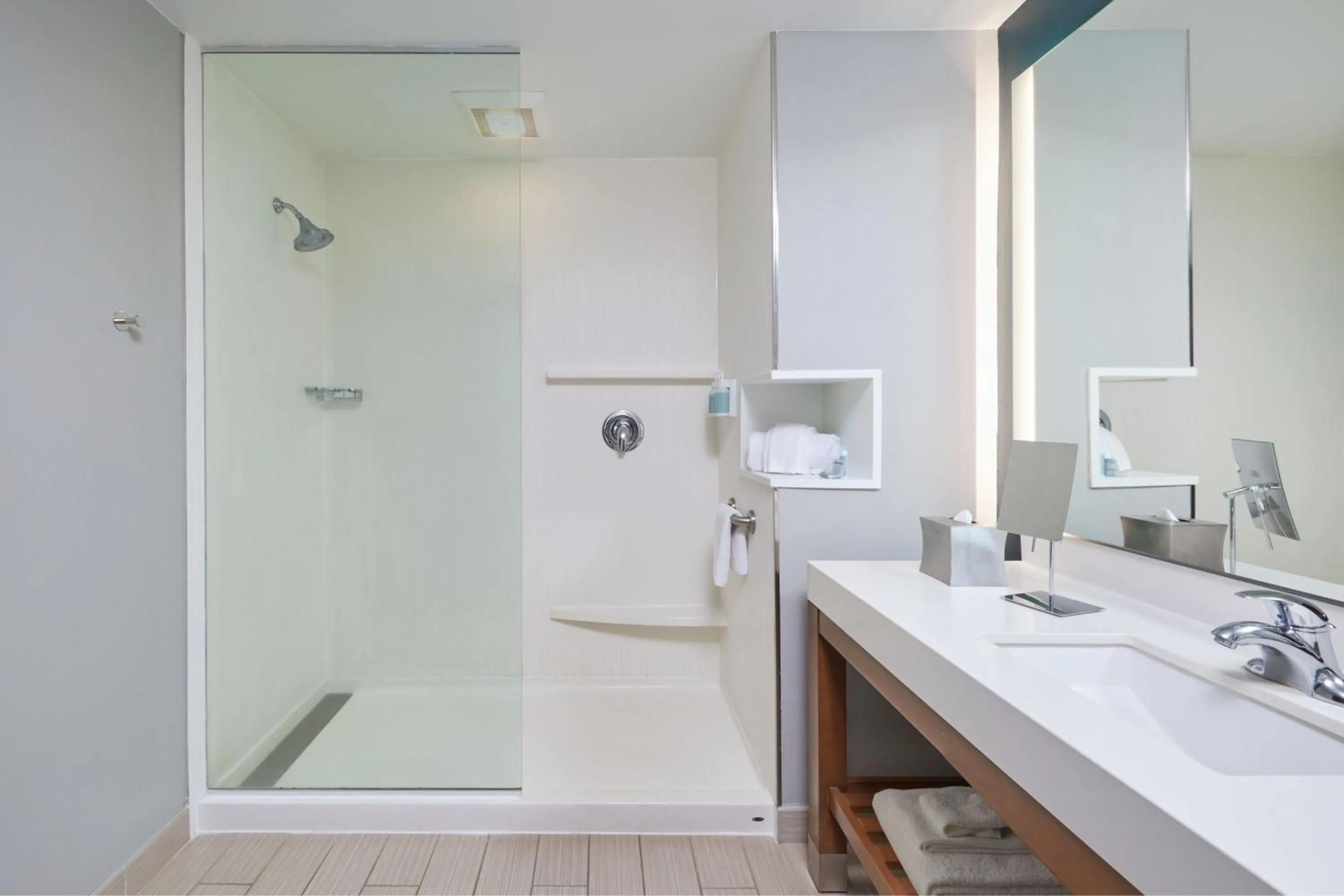 Bathroom in Courtyard by Marriott Oahu North Shore