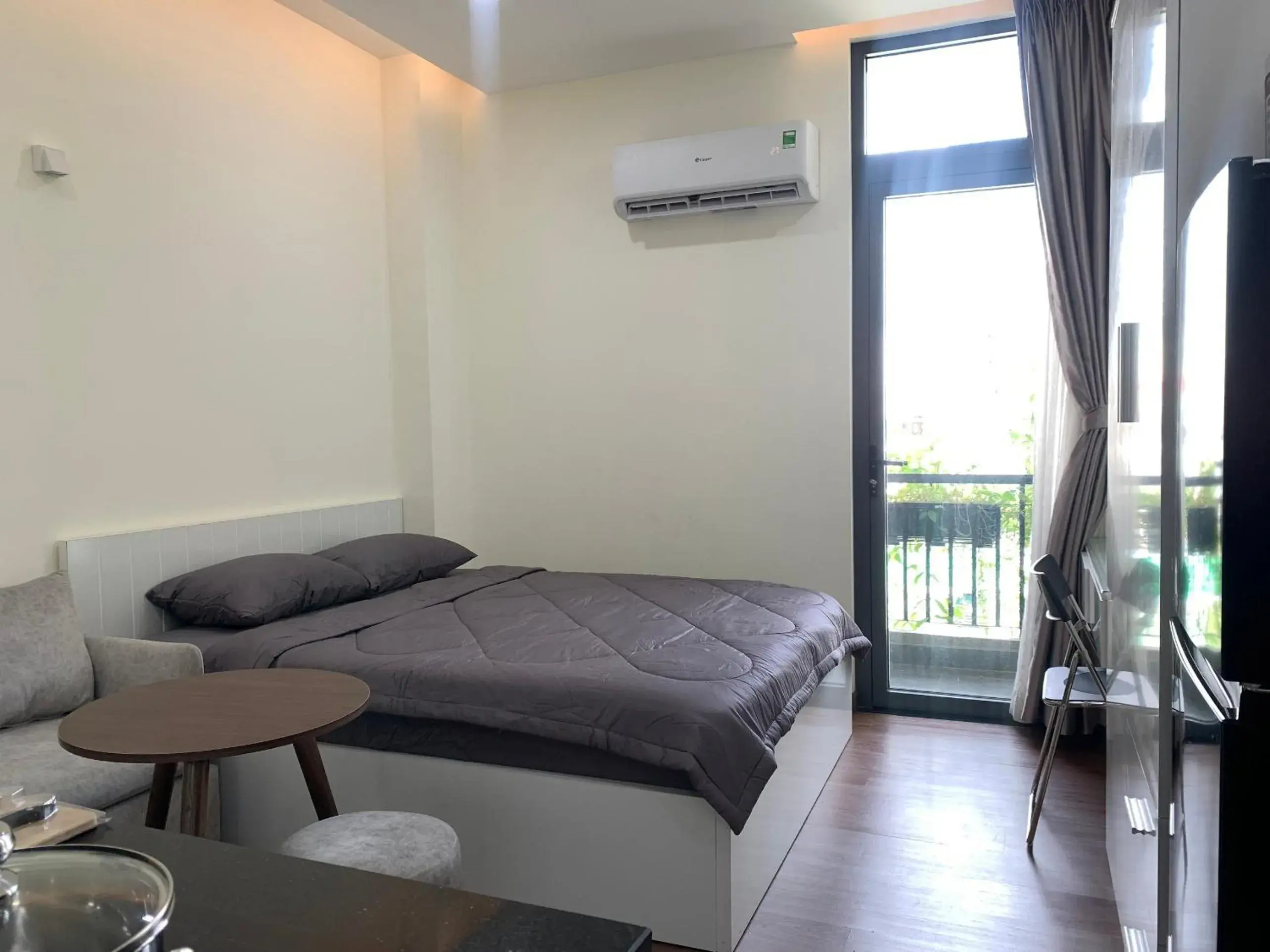 Double Room with Balcony in Lunaria Maison SaiGon Central Park Double Room with Balcony in Lunaria Maison SaiGon Central Park