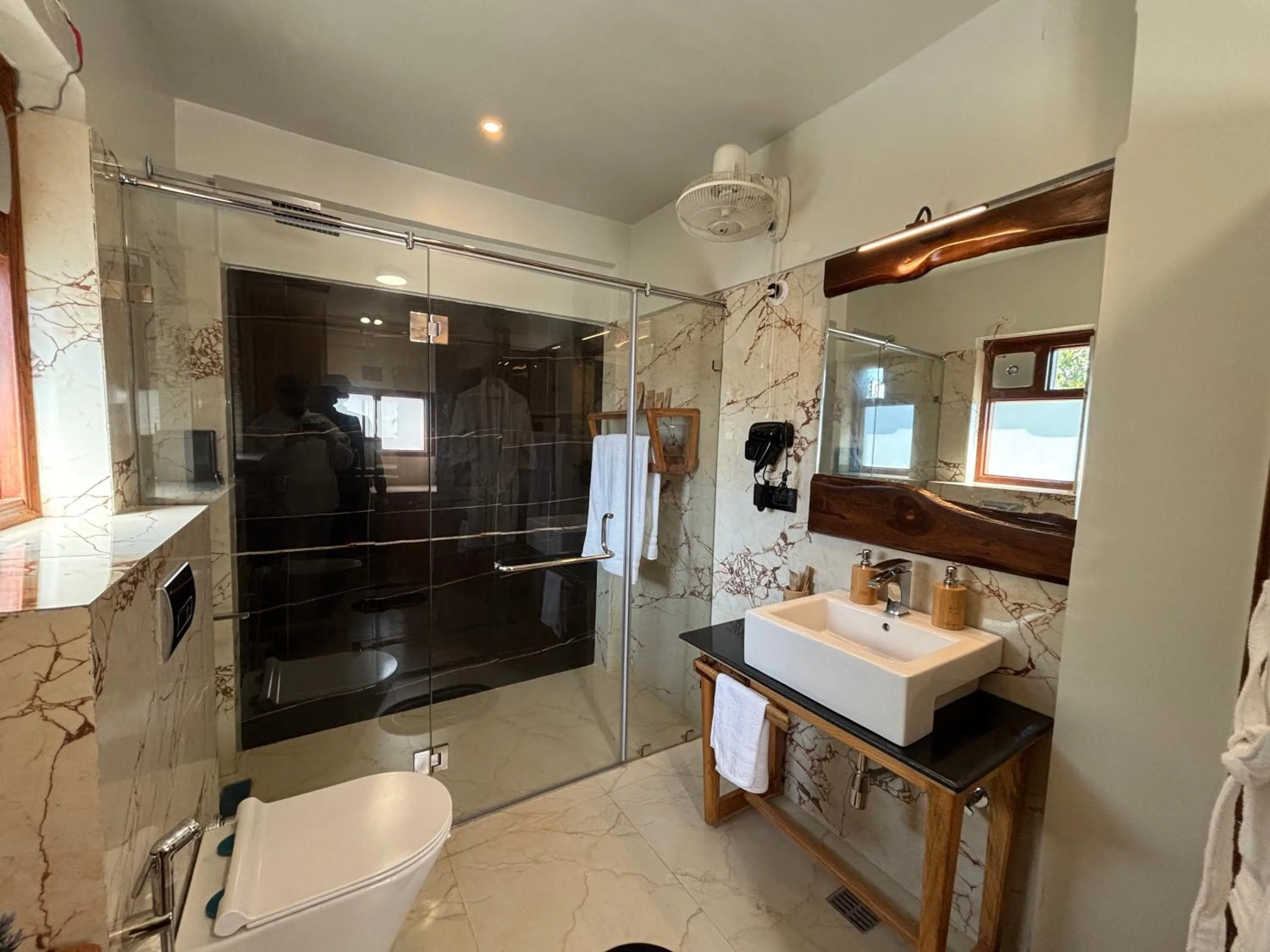 Bathroom in Vanhills - Luxury Home Stay in Jim Corbett