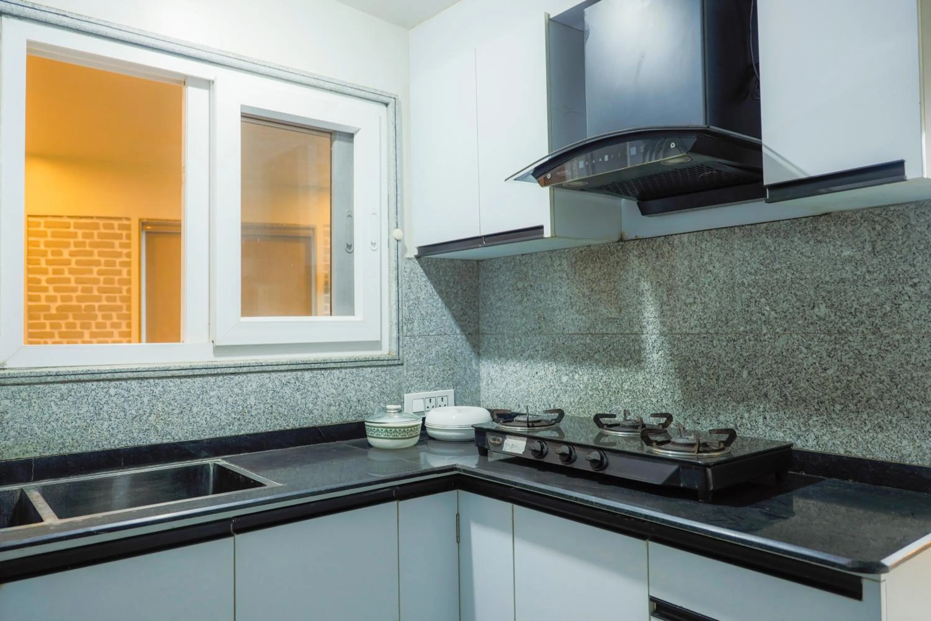 Kitchen or kitchenette in Vanhills - Luxury Home Stay in Jim Corbett
