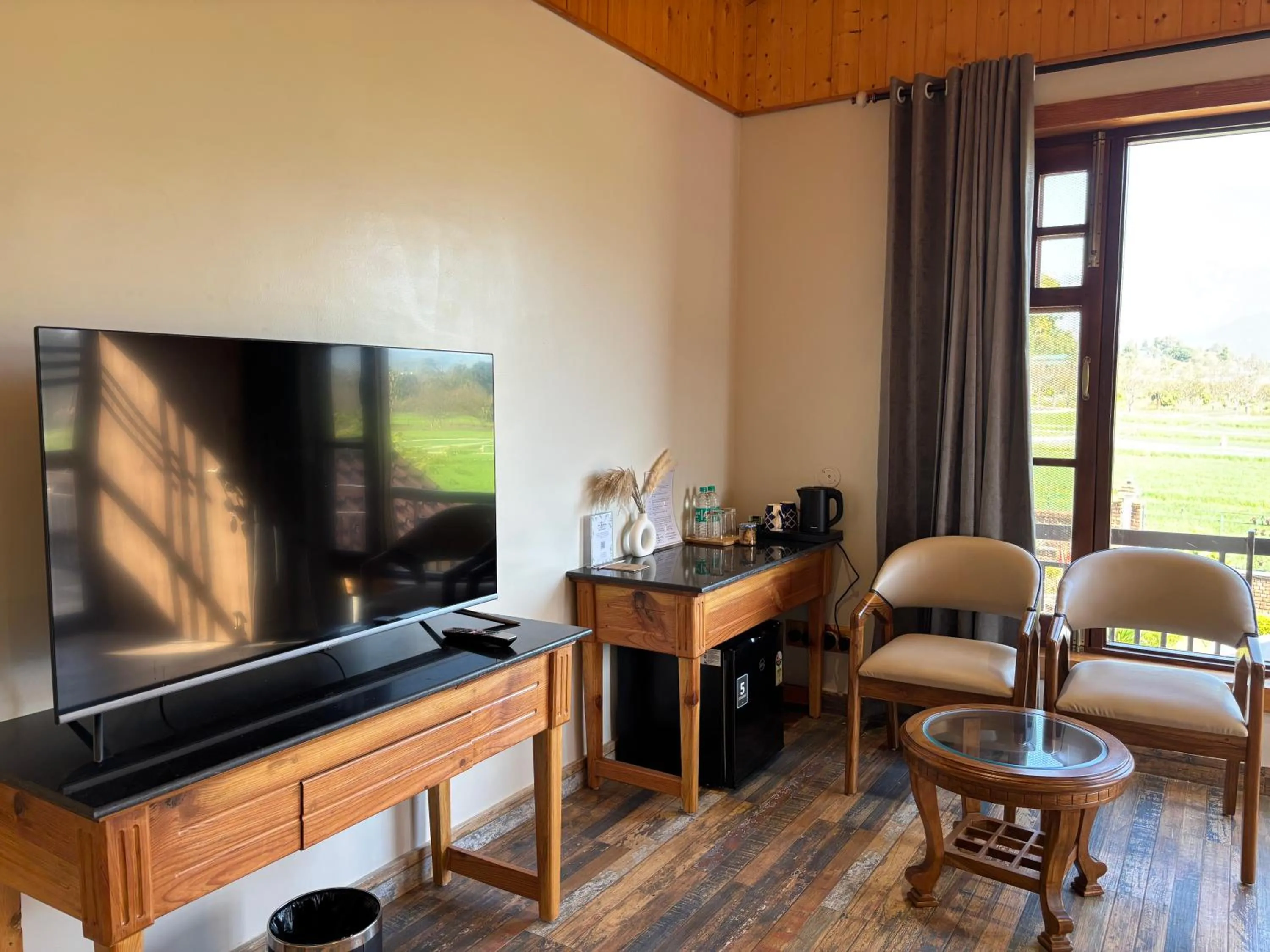 TV and multimedia in Vanhills - Luxury Home Stay in Jim Corbett